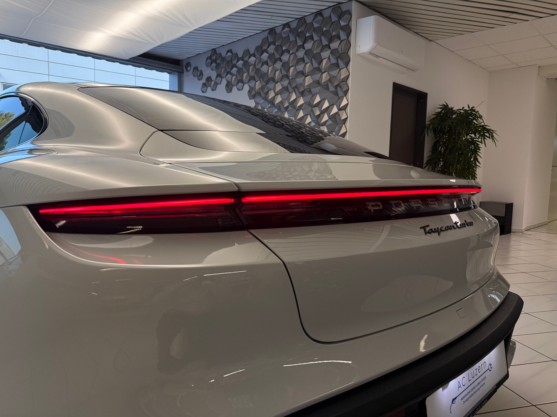 PORSCHE Taycan Turbo-image-36