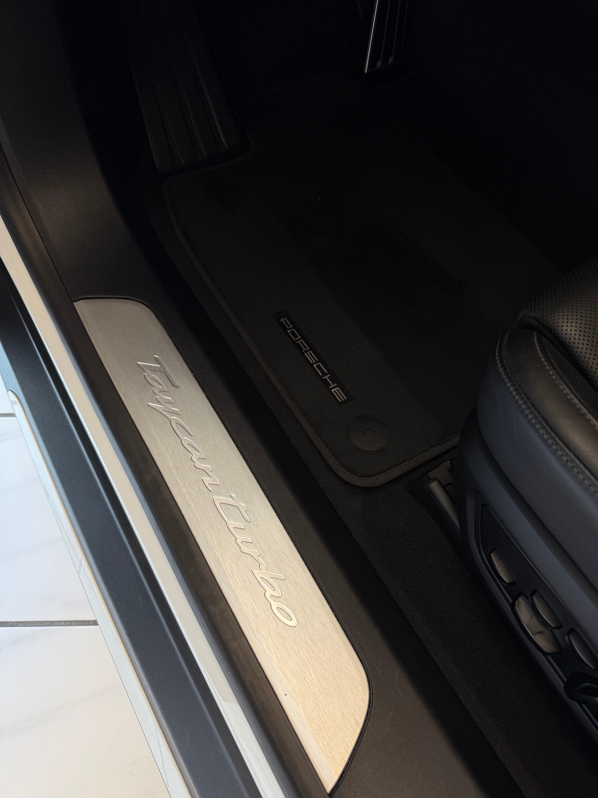 PORSCHE Taycan Turbo-image-24