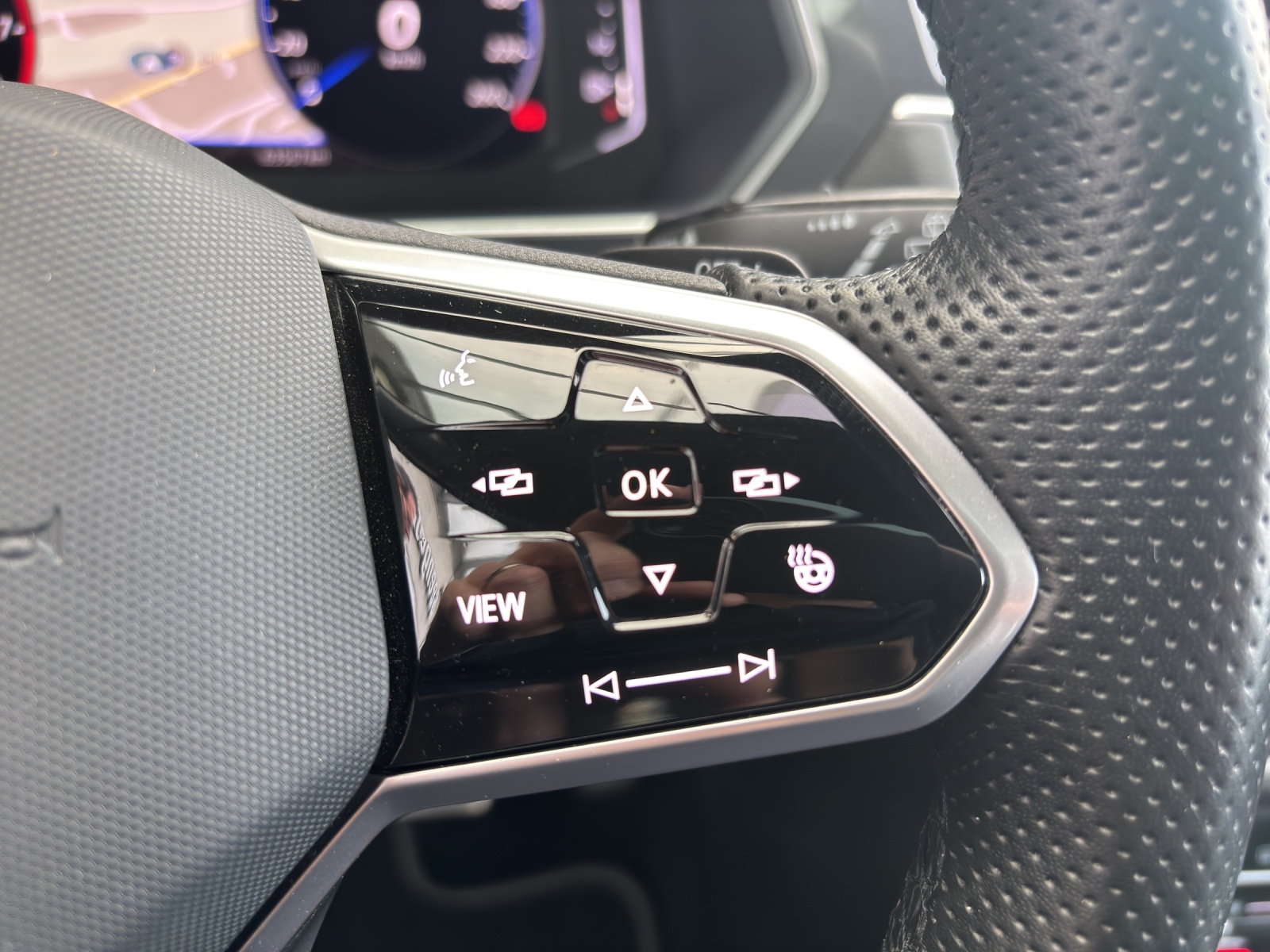 VW Tiguan Allspace 2.0TSI R-Line 4Motion DSG mit AHK & Panorama-Ausstell-/Schiebedach-image-14