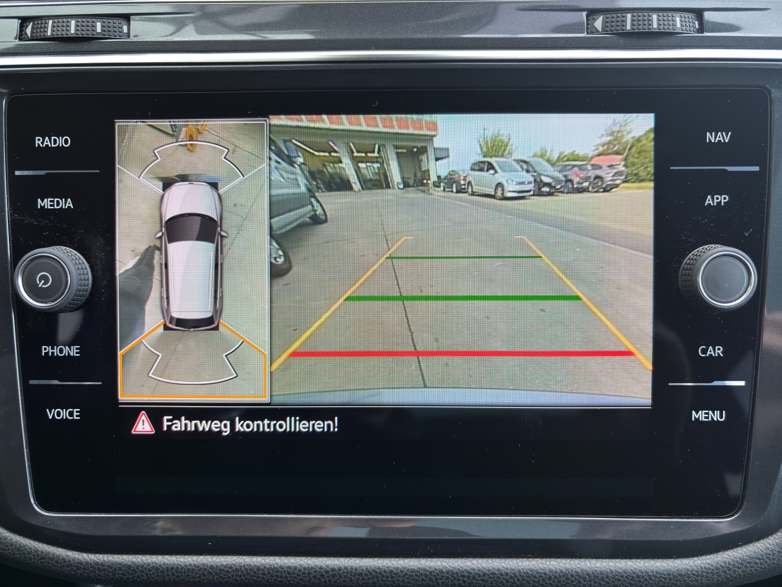 VW Tiguan Allspace 2.0TSI R-Line 4Motion DSG mit AHK & Panorama-Ausstell-/Schiebedach-image-18