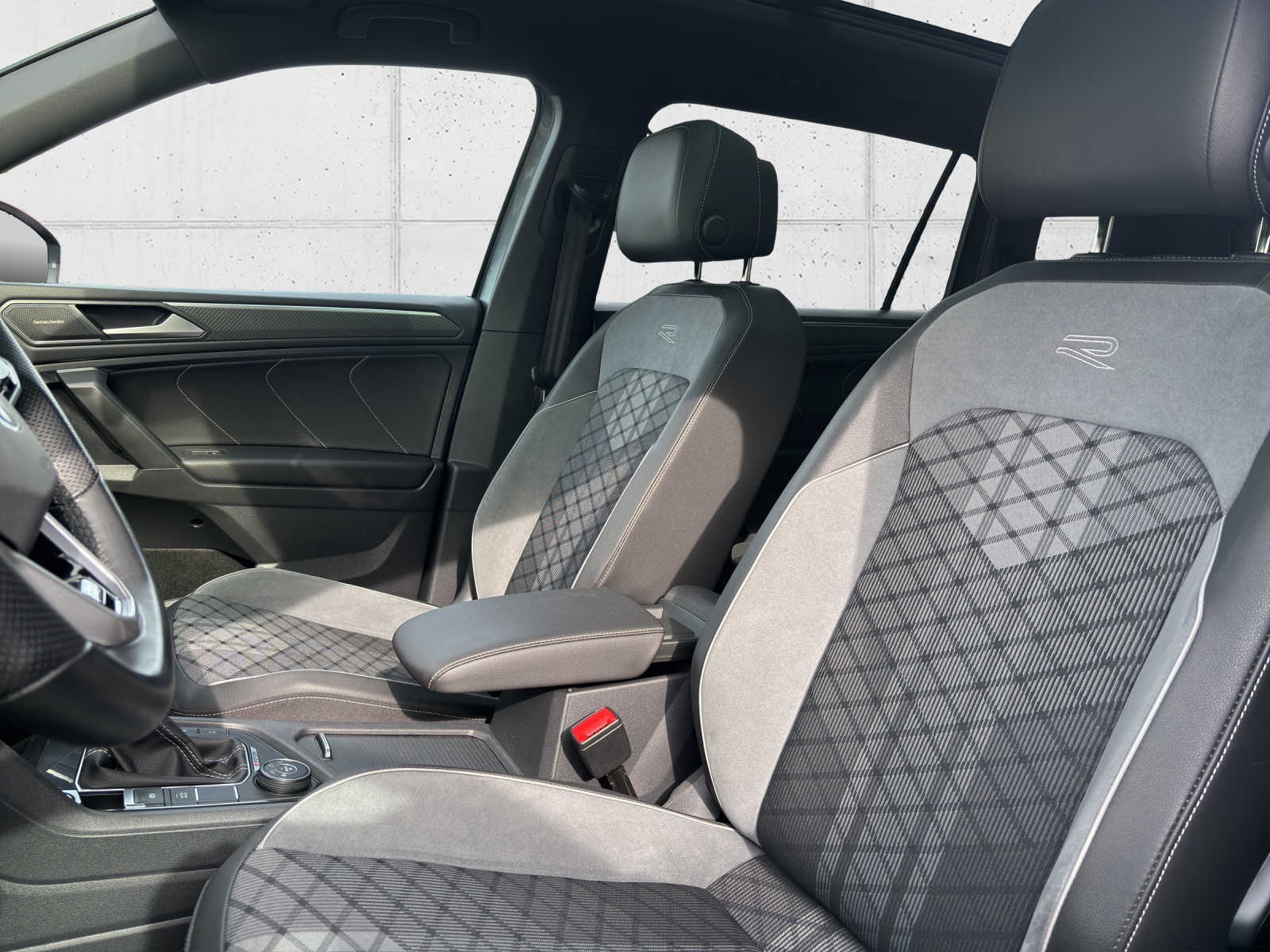 VW Tiguan Allspace 2.0TSI R-Line 4Motion DSG mit AHK & Panorama-Ausstell-/Schiebedach-image-28