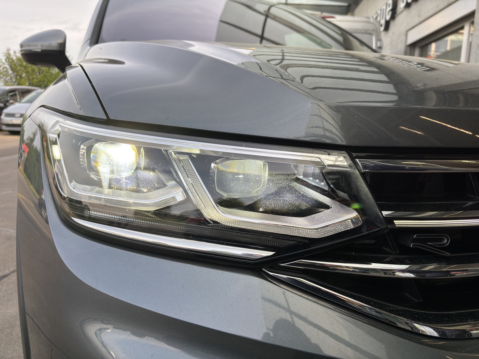 VW Tiguan Allspace 2.0TSI R-Line 4Motion DSG mit AHK & Panorama-Ausstell-/Schiebedach-image-9