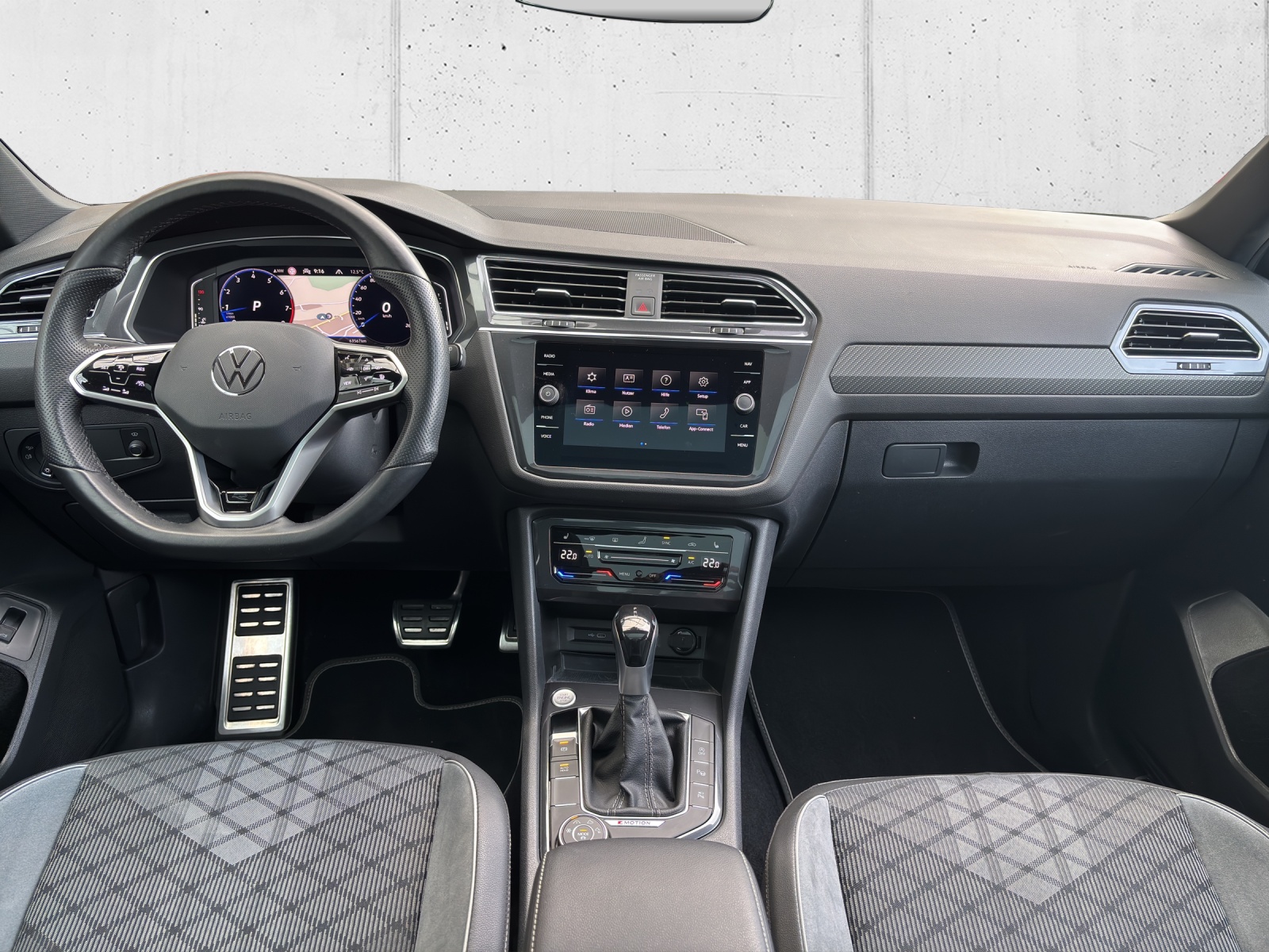 VW Tiguan Allspace 2.0TSI R-Line 4Motion DSG mit AHK & Panorama-Ausstell-/Schiebedach-image-11