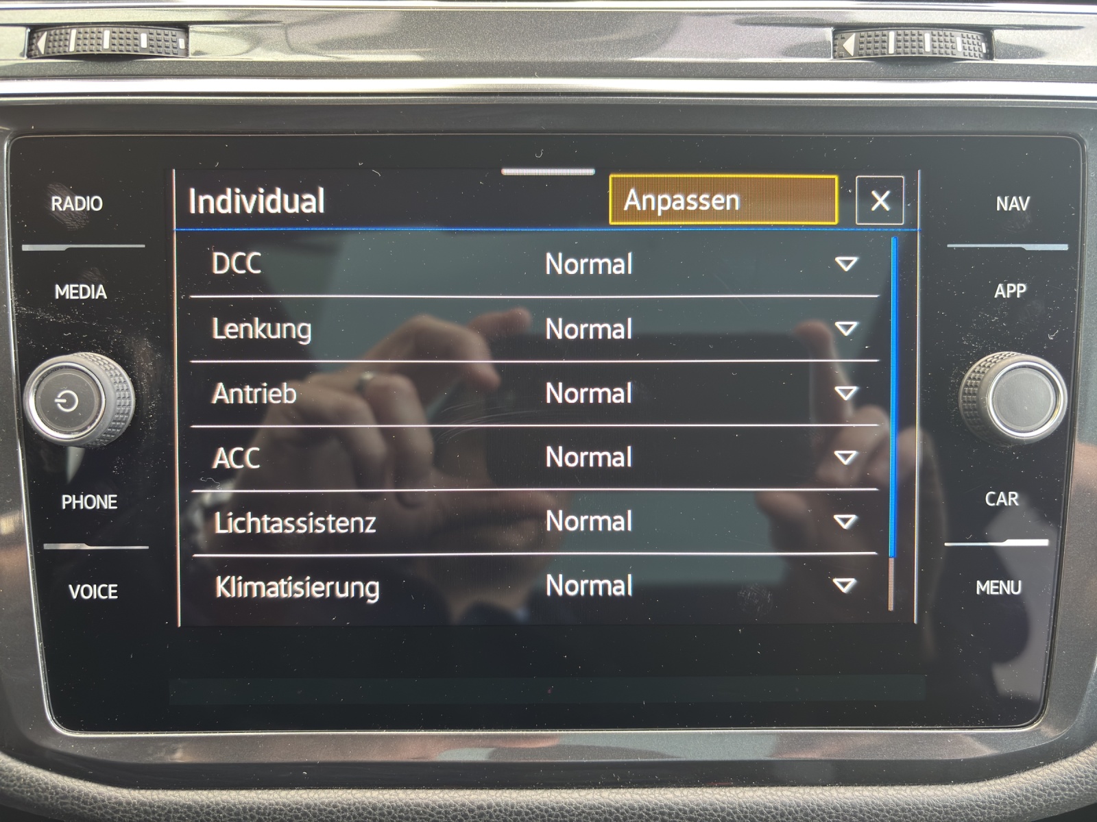 VW Tiguan Allspace 2.0TSI R-Line 4Motion DSG mit AHK & Panorama-Ausstell-/Schiebedach-image-22