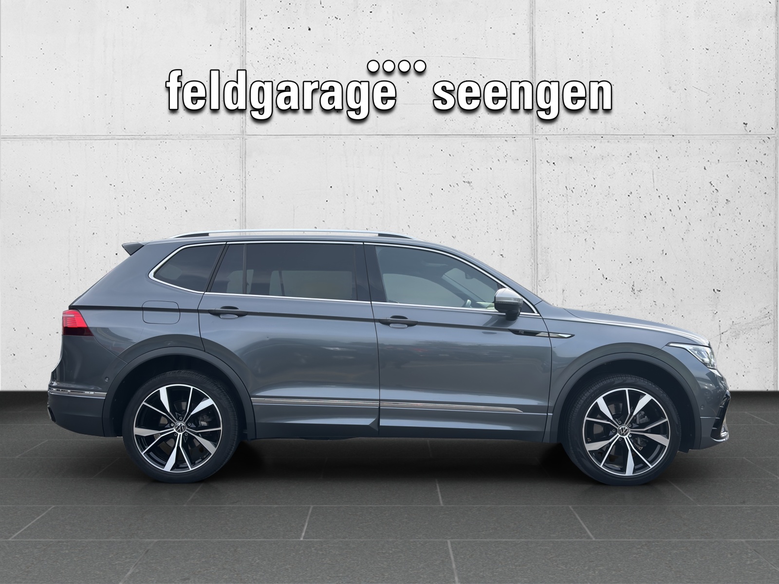 VW Tiguan Allspace 2.0TSI R-Line 4Motion DSG mit AHK & Panorama-Ausstell-/Schiebedach-showroom-element-3