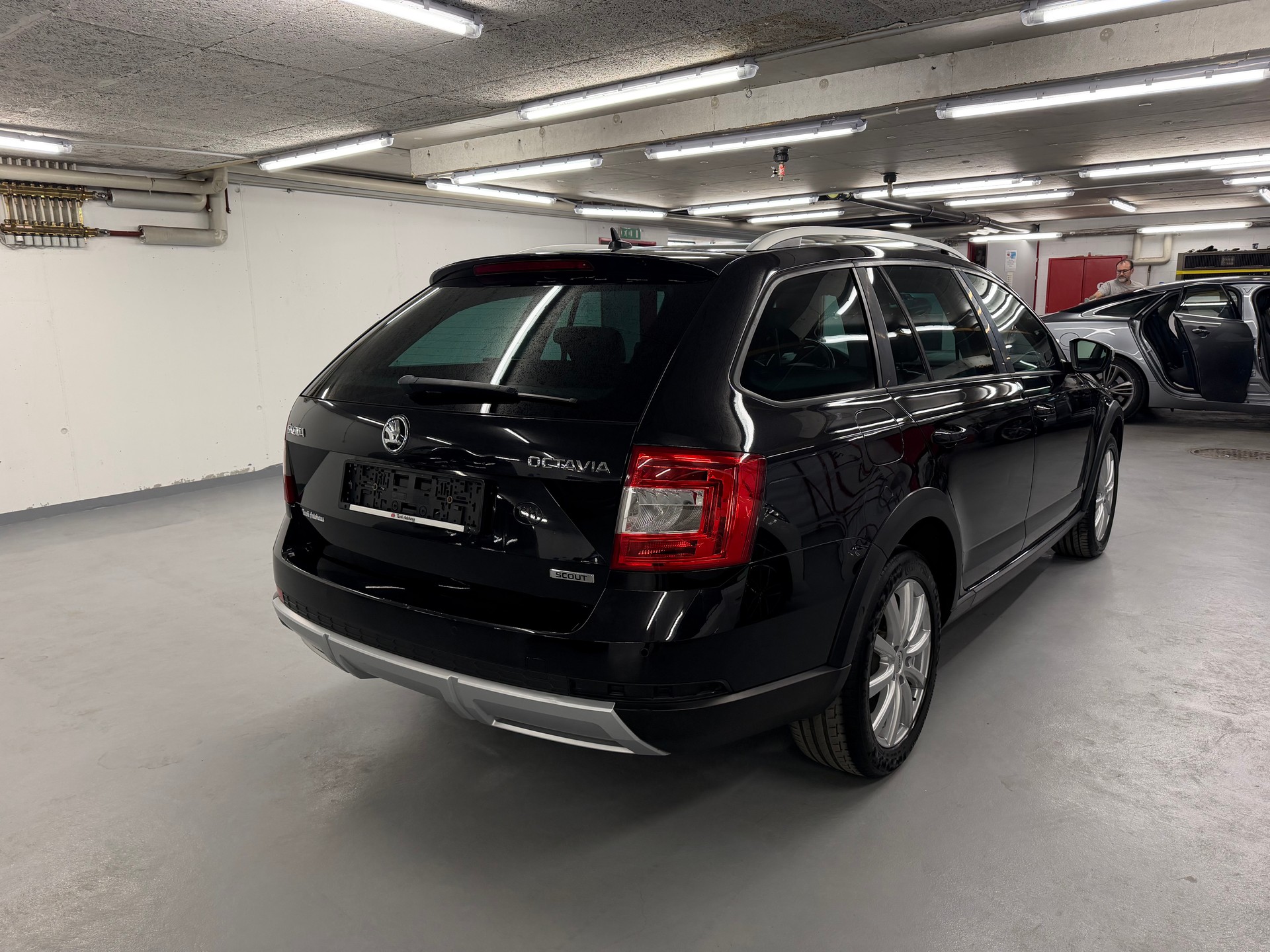 SKODA Octavia Combi 2.0 TDI Scout 4x4 DSG-showroom-element-3
