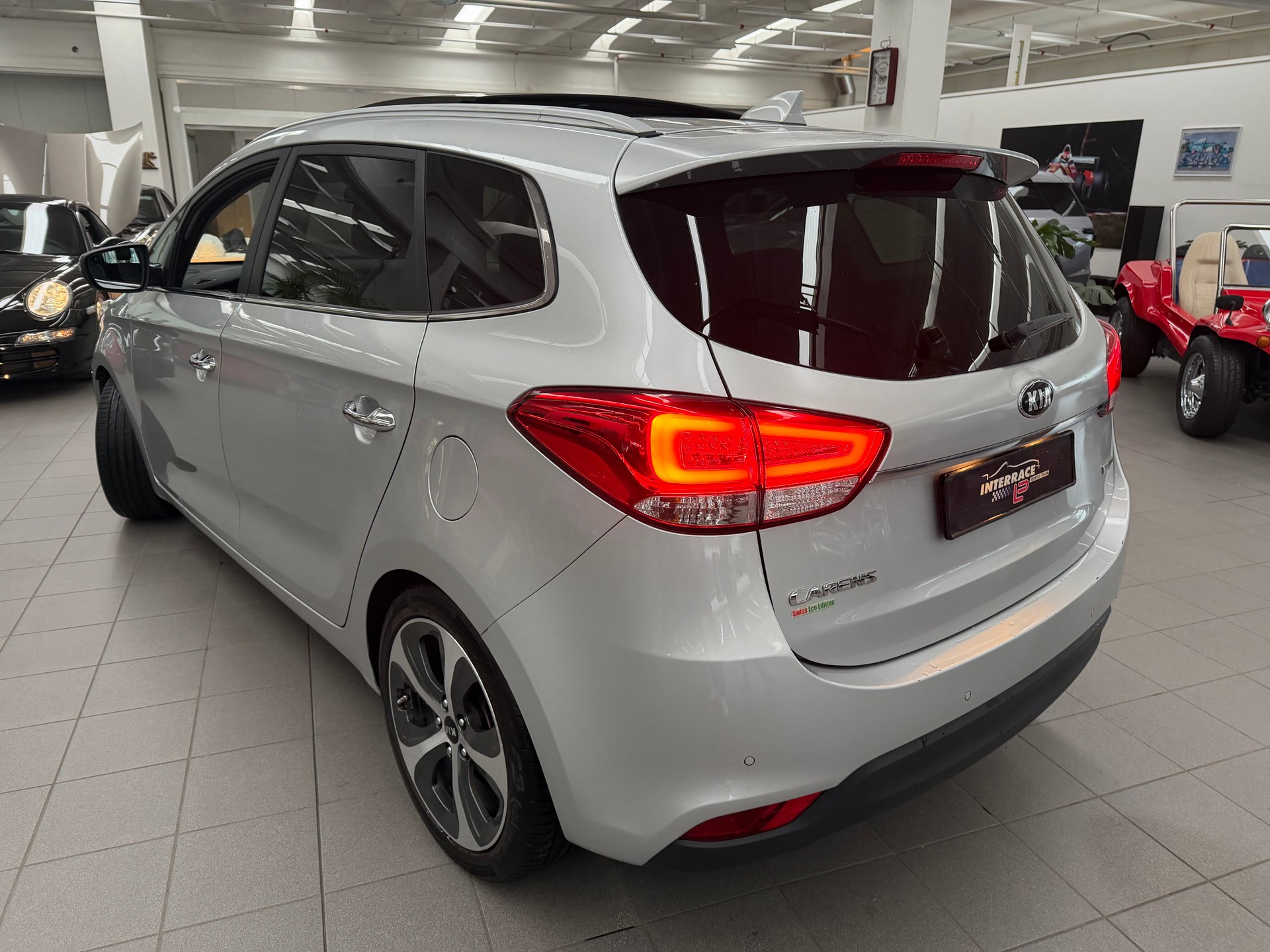 KIA Carens 1.7 CRDi Swiss Eco Edition DCT-image-2