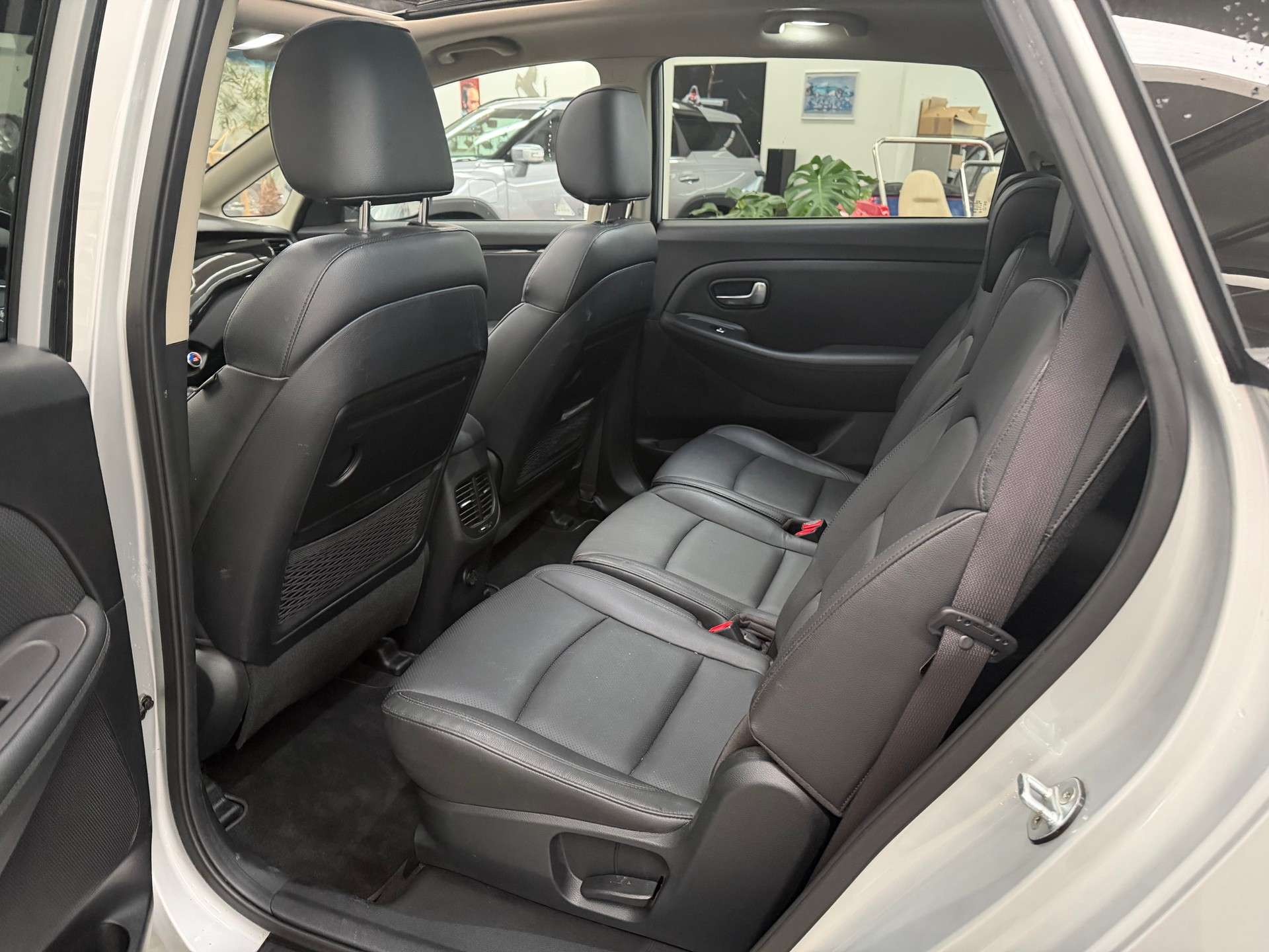 KIA Carens 1.7 CRDi Swiss Eco Edition DCT-image-6