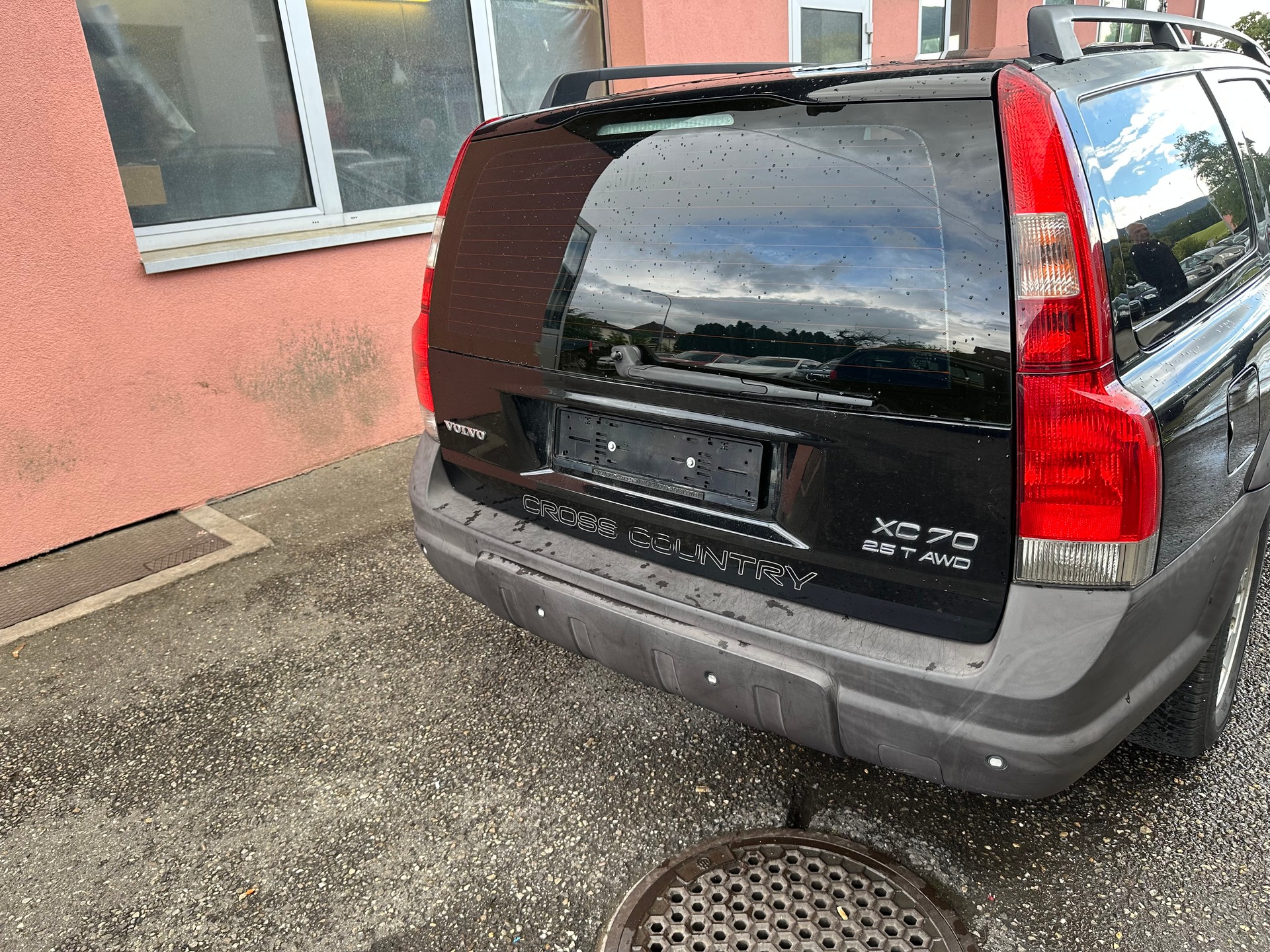VOLVO XC70 2.5T AWD-image-3