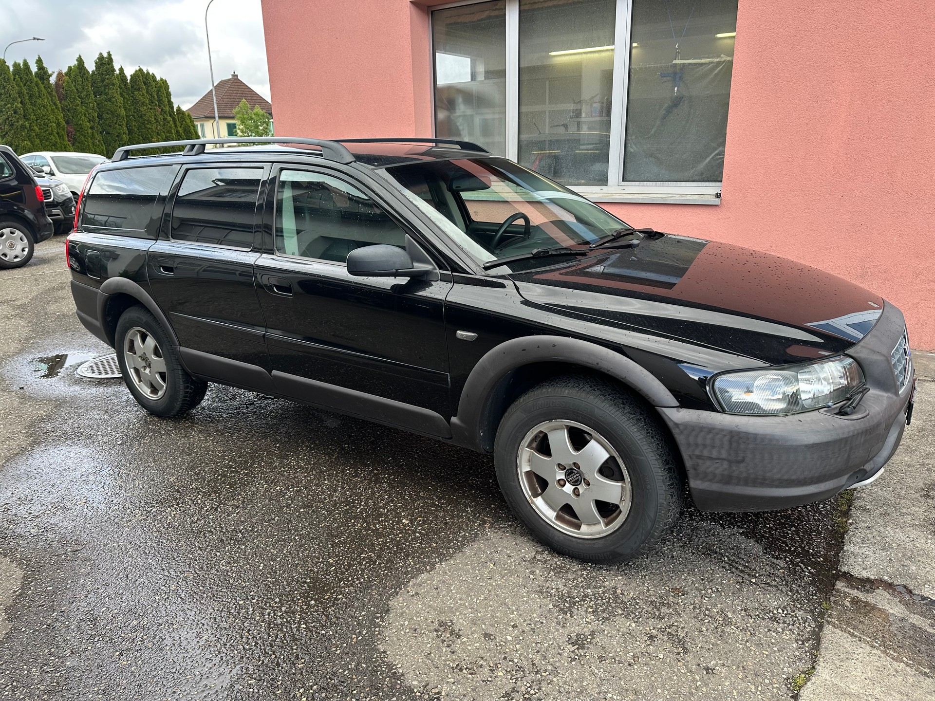 VOLVO XC70 2.5T AWD-image-1