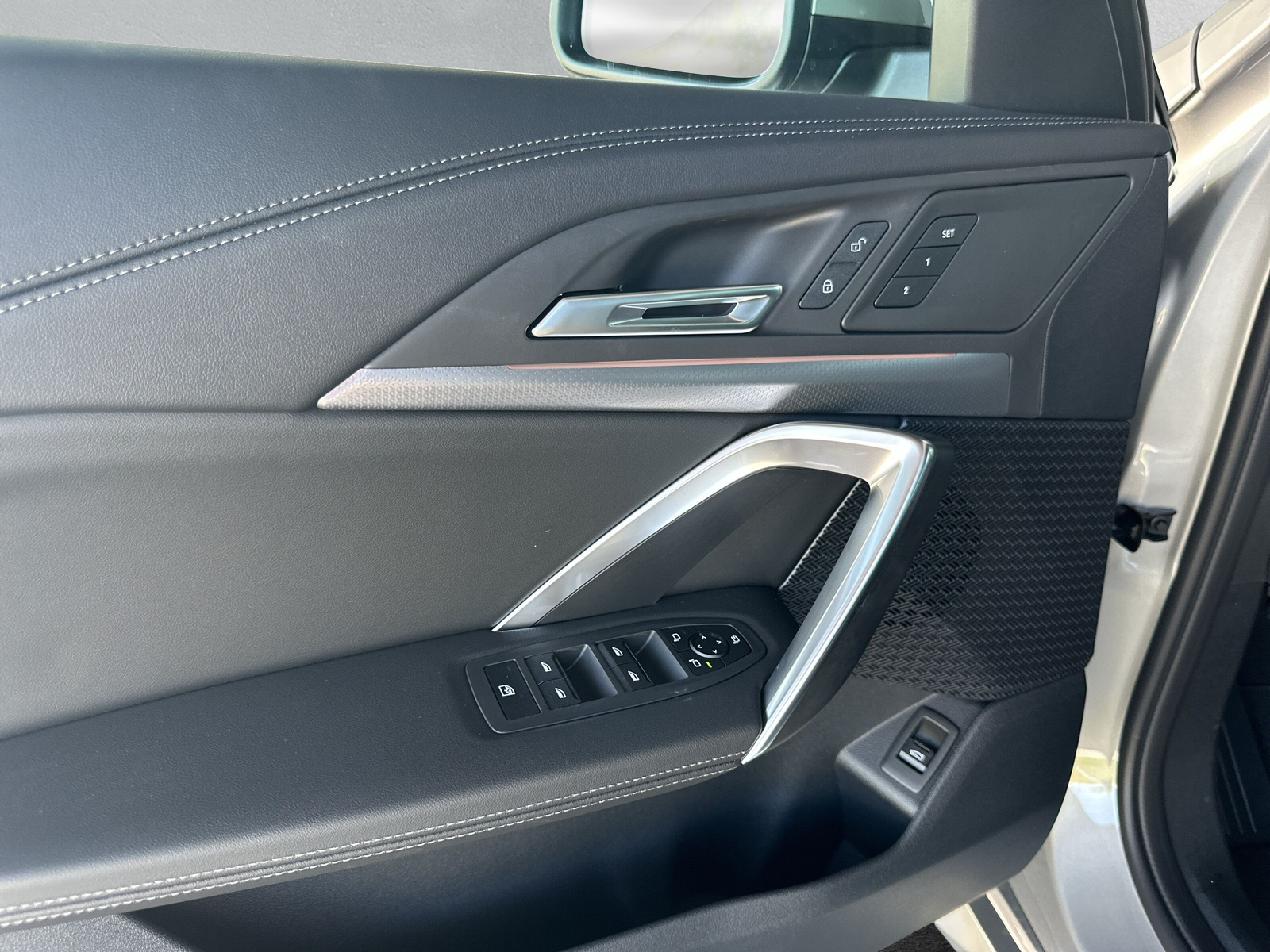 BMW iX1 xDrive 30 M Sport-image-15