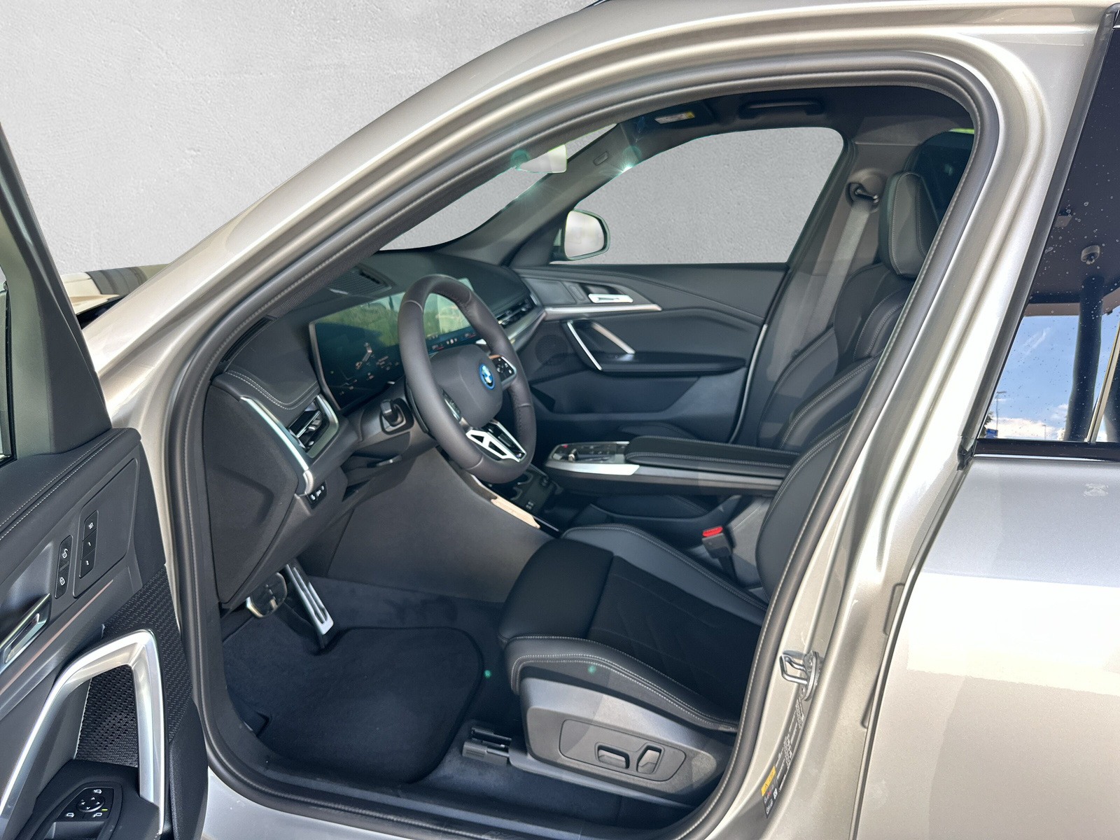 BMW iX1 xDrive 30 M Sport-image-9