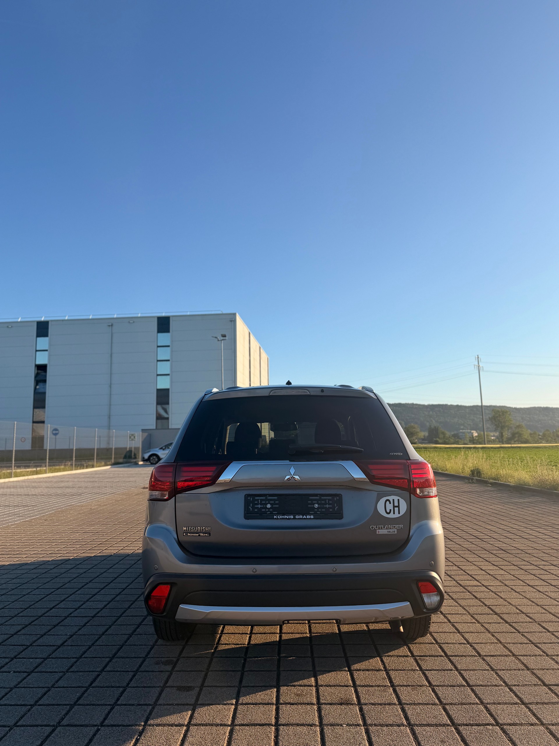 MITSUBISHI Outlander 2.2 DID Value 4WD AHK: 2000KG-image-9