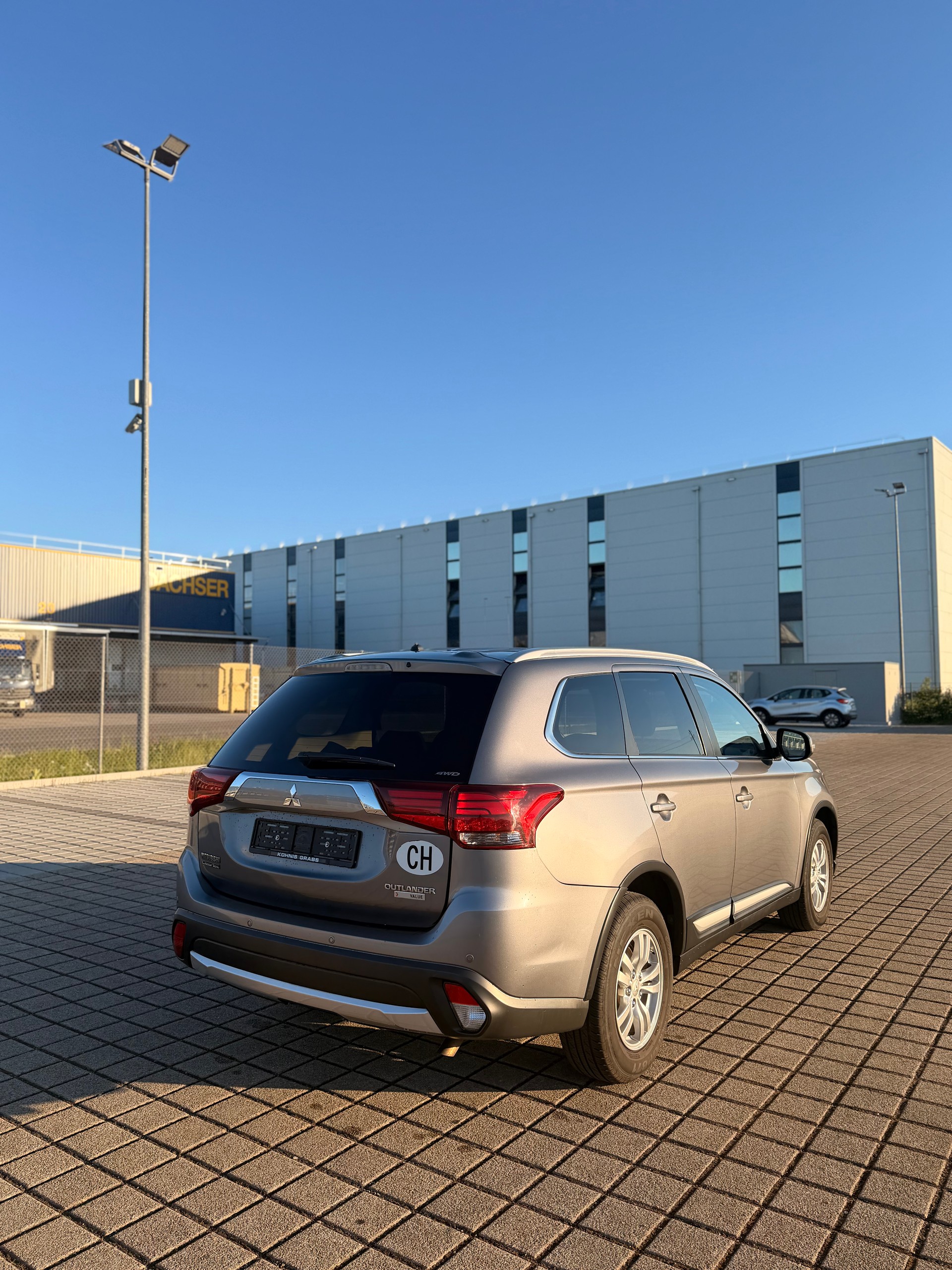 MITSUBISHI Outlander 2.2 DID Value 4WD AHK: 2000KG-image-7