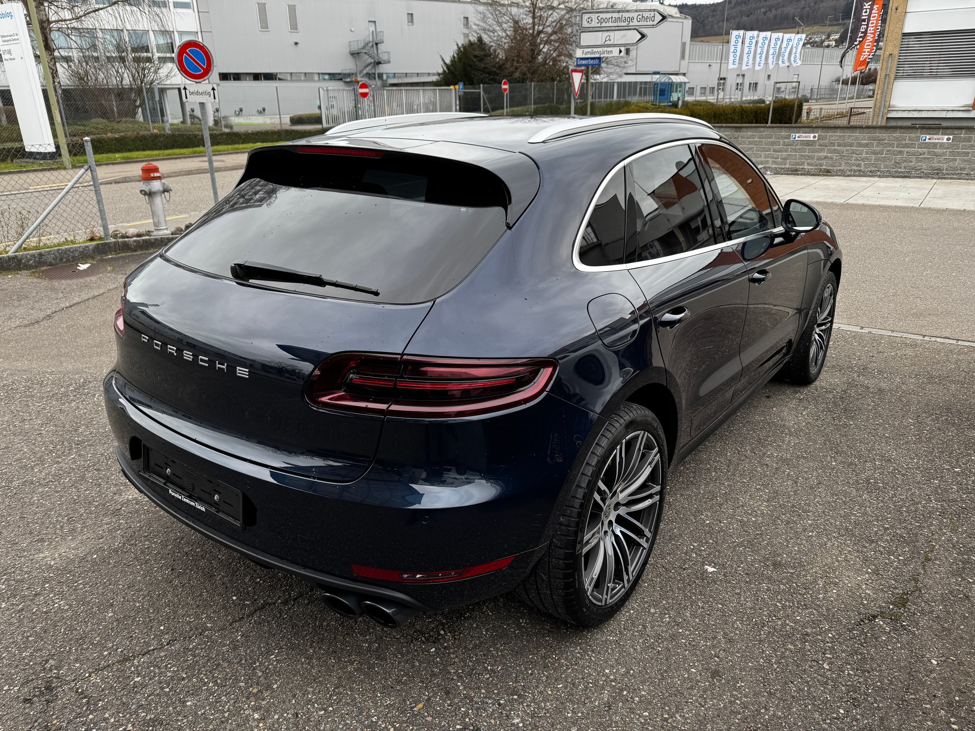 PORSCHE Macan Turbo Performance PDK-image-4