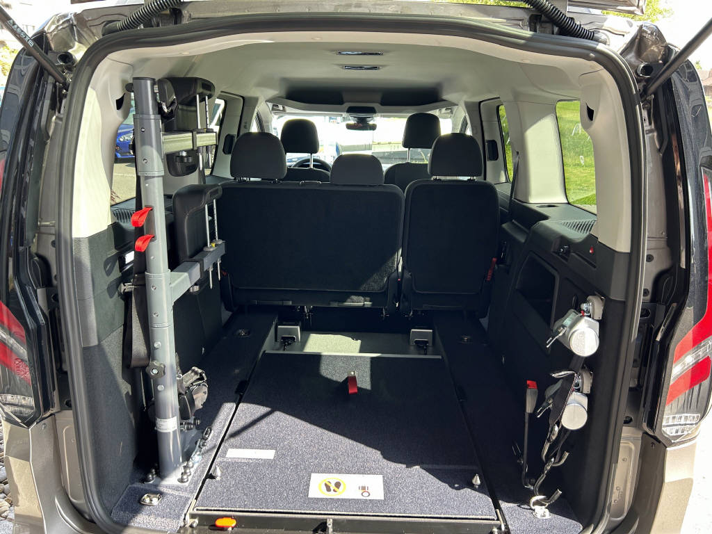 FORD TOURNEO CONNECT Grand 2.0 EcoBlue 122 Titanium Rollstuhl-Umbau-image-5