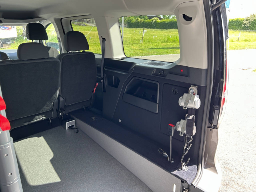 FORD TOURNEO CONNECT Grand 2.0 EcoBlue 122 Titanium Rollstuhl-Umbau-image-7