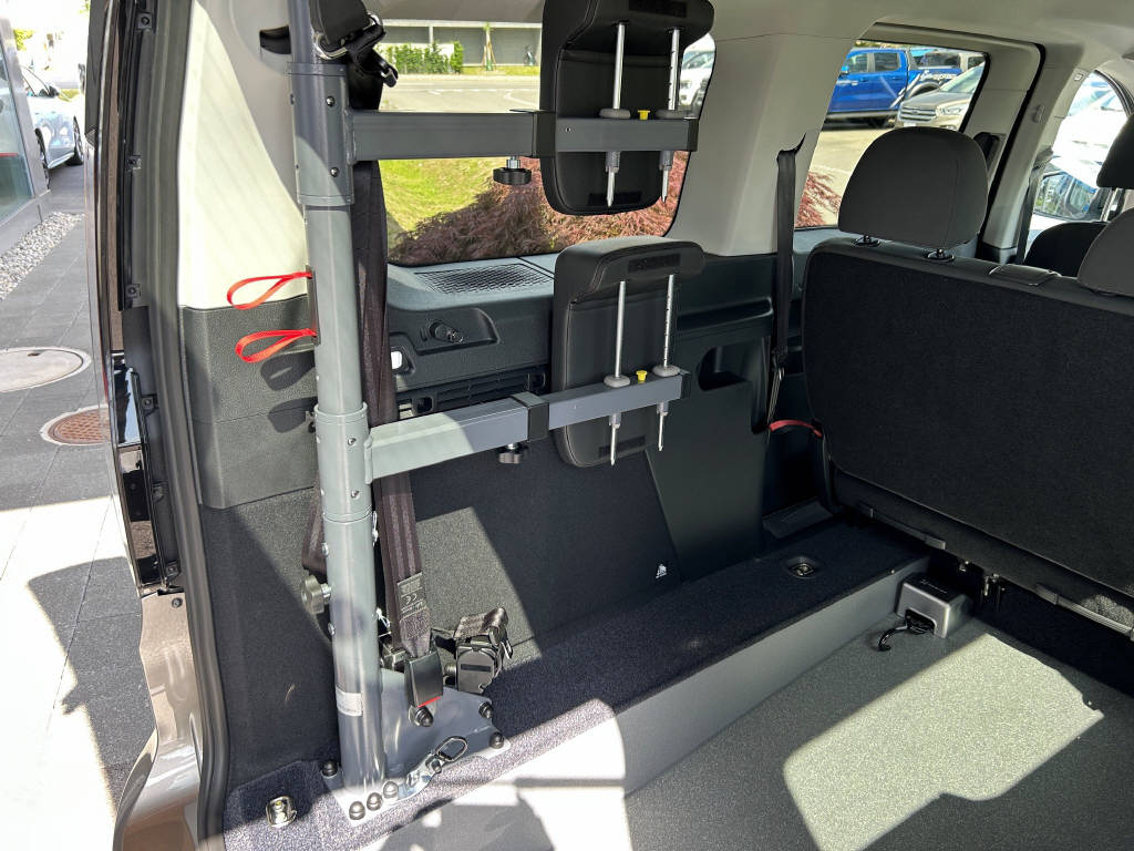 FORD TOURNEO CONNECT Grand 2.0 EcoBlue 122 Titanium Rollstuhl-Umbau-image-8