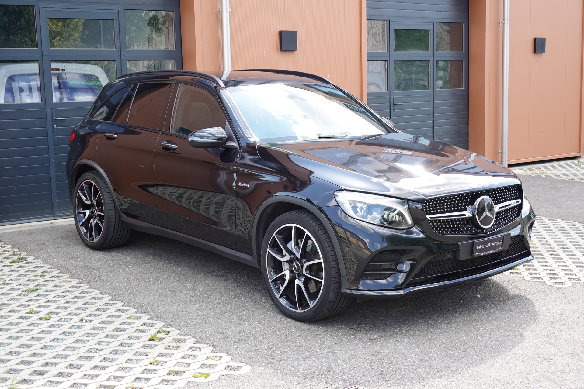 MERCEDES-BENZ GLC 43 AMG - " CH Auto * Toit Ouvrant * Sièges Electriques+Chauffant * GPS * Lumière Ambiance * Sièges chauffant arrière "-showroom-element-2