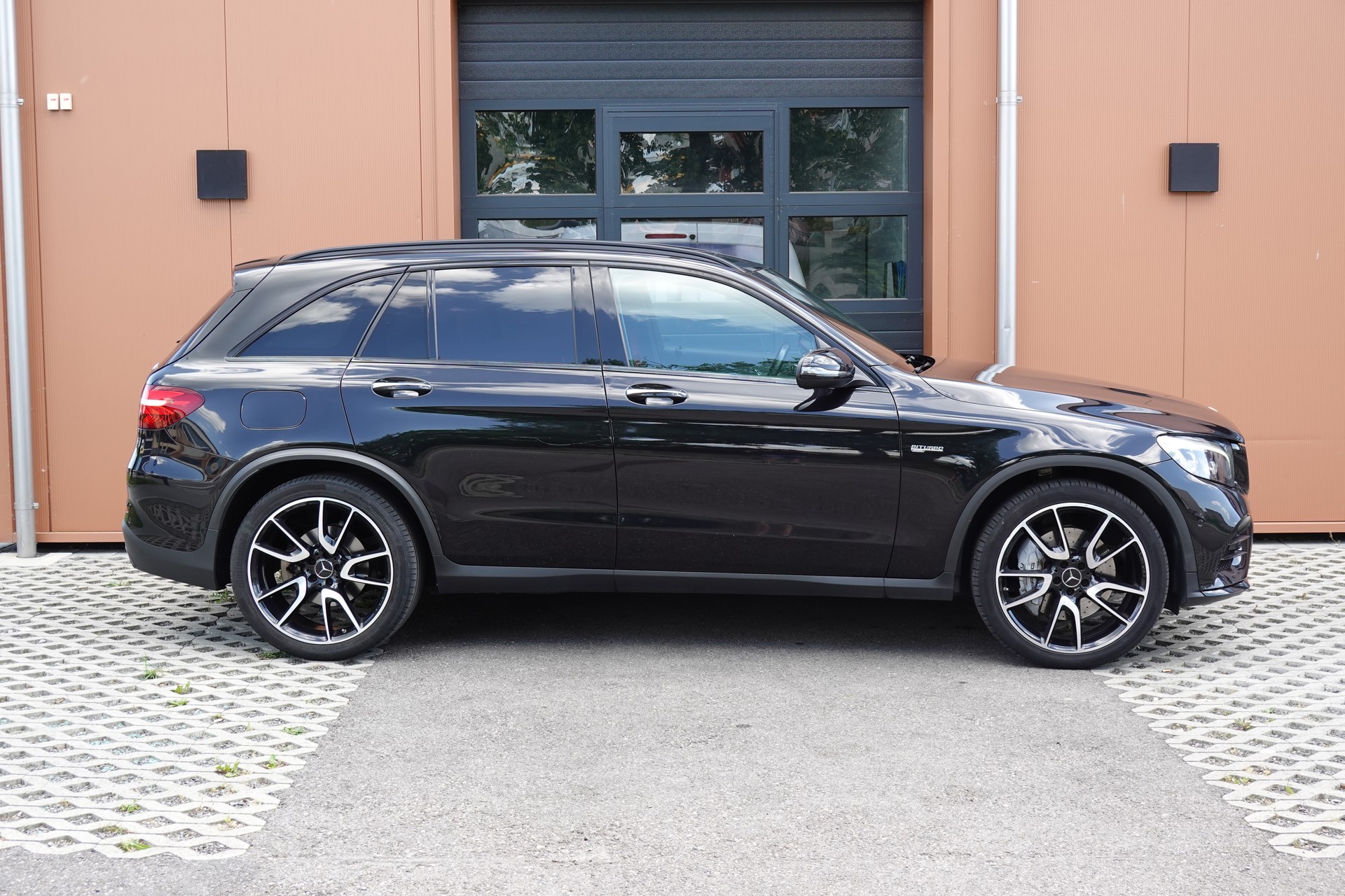 MERCEDES-BENZ GLC 43 AMG - " CH Auto * Toit Ouvrant * Sièges Electriques+Chauffant * GPS * Lumière Ambiance * Sièges chauffant arrière "-showroom-element-3