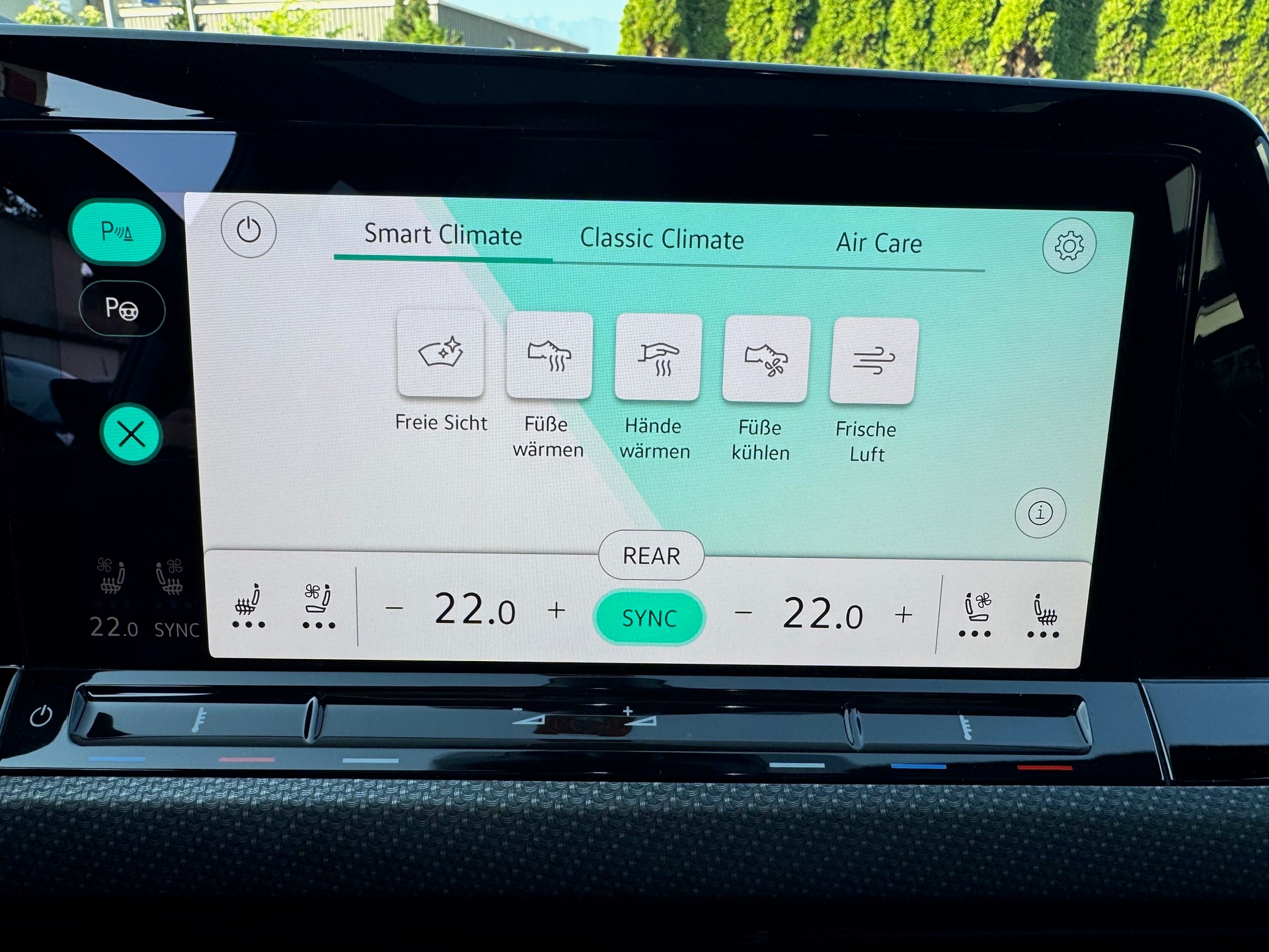 VW Golf 2.0 TSI R DSG 4Motion-image-13