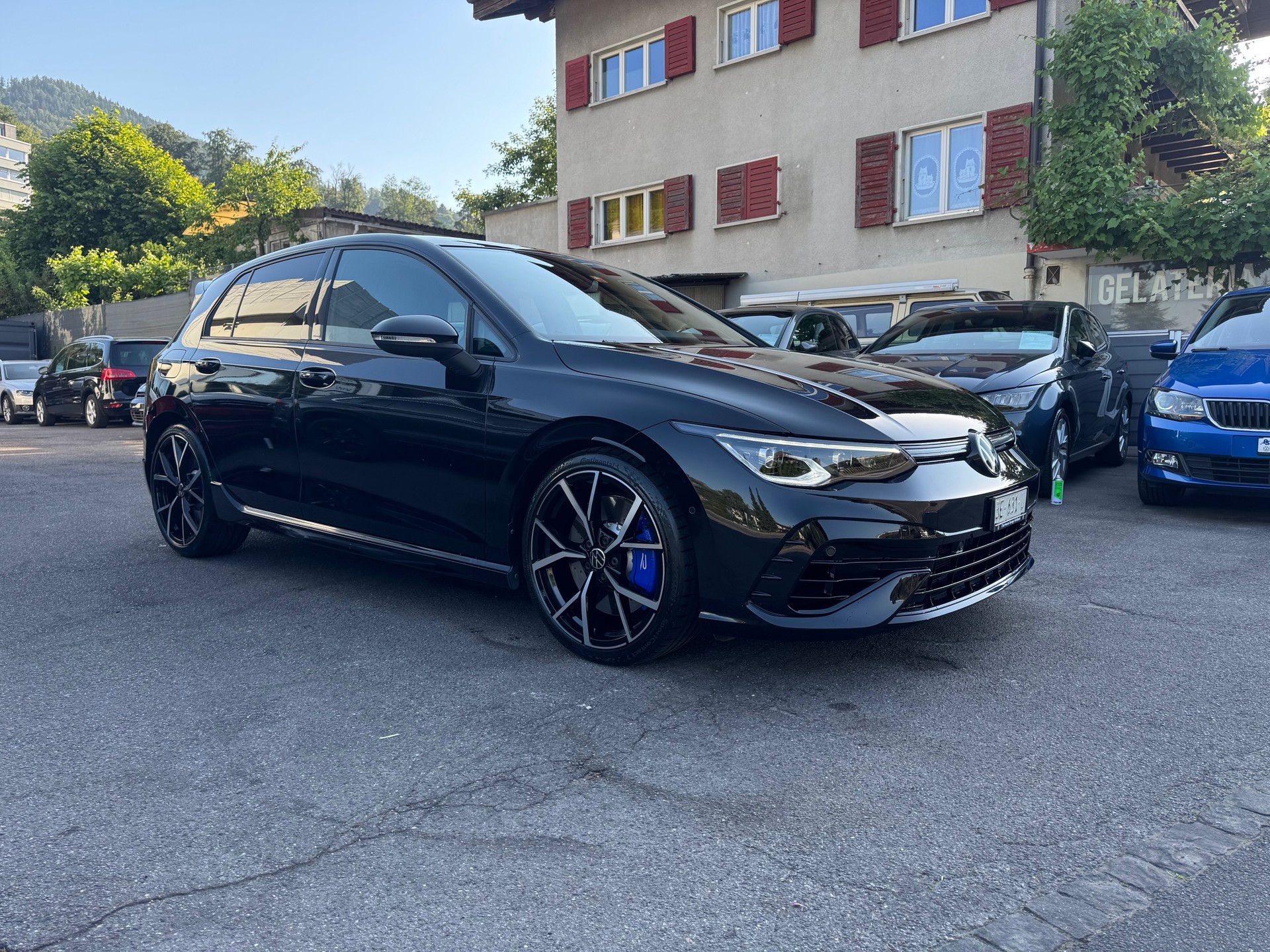 VW Golf 2.0 TSI R DSG 4Motion-image-4