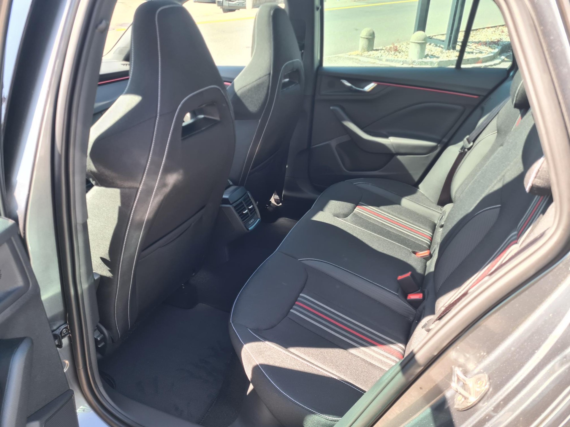 SKODA Kamiq 1.0 TSI Monte Carlo DSG-image-8