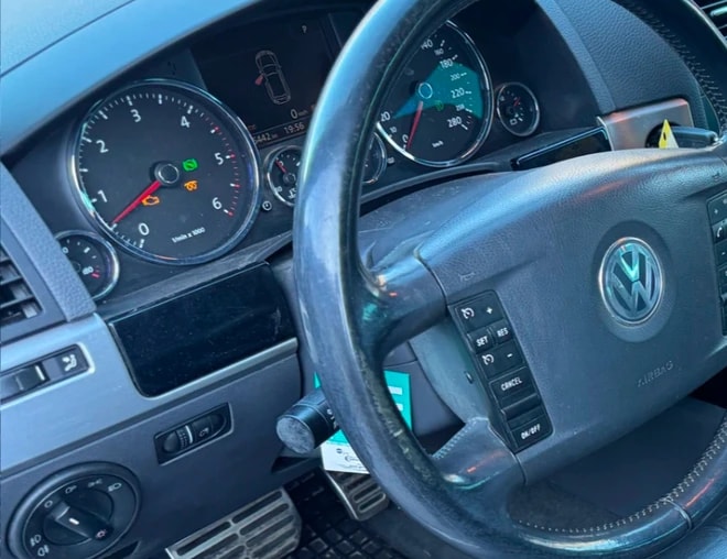 VW Touareg 5.0 TDI V10 Automatic-image-8