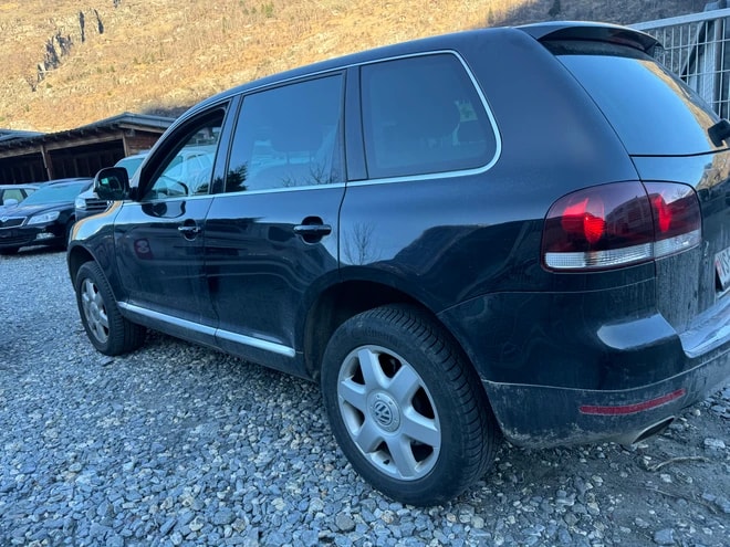 VW Touareg 5.0 TDI V10 Automatic-image-9