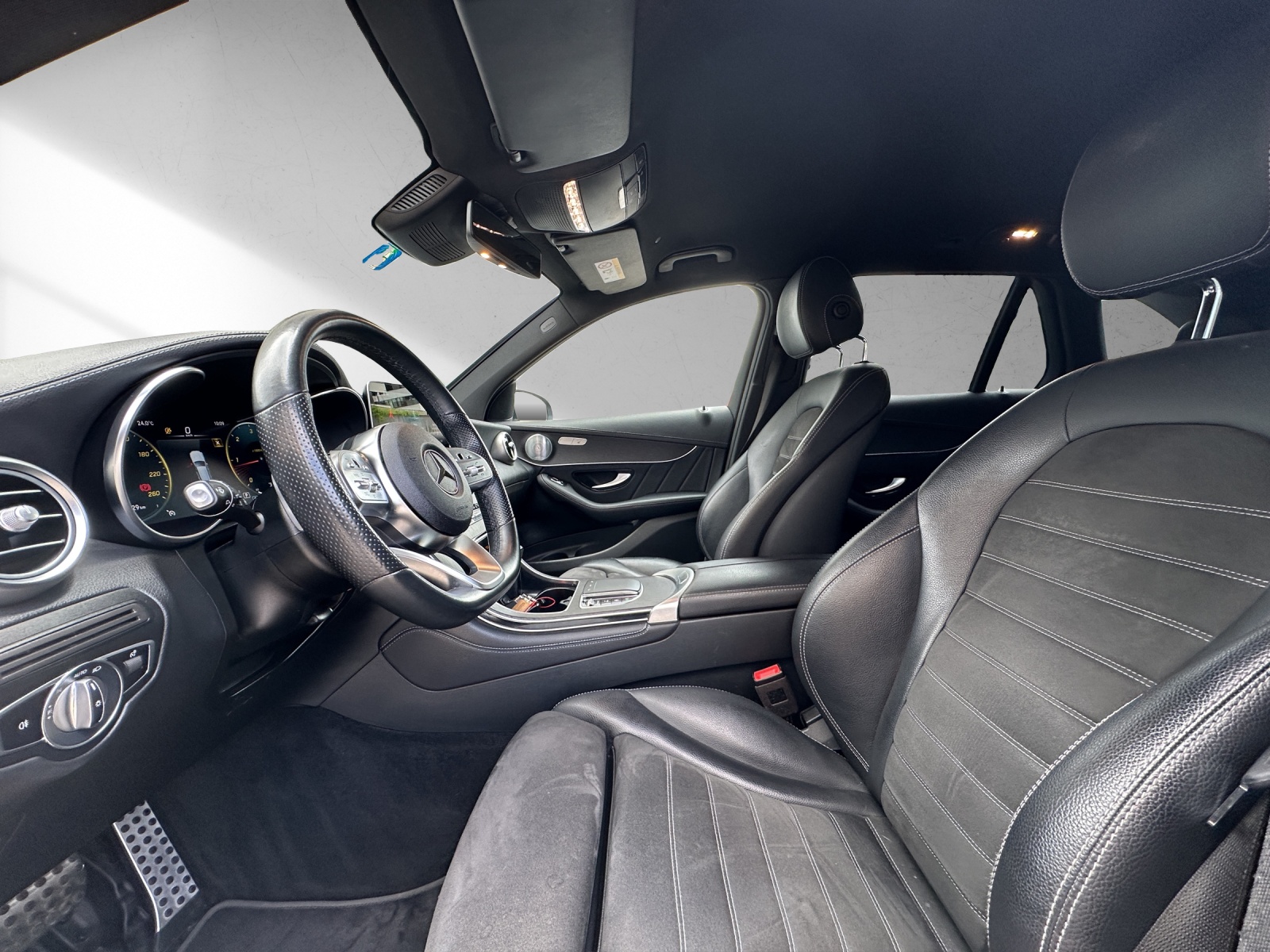 MERCEDES-BENZ GLC 300 d AMG Line 4Matic 9G-Tronic-image-10