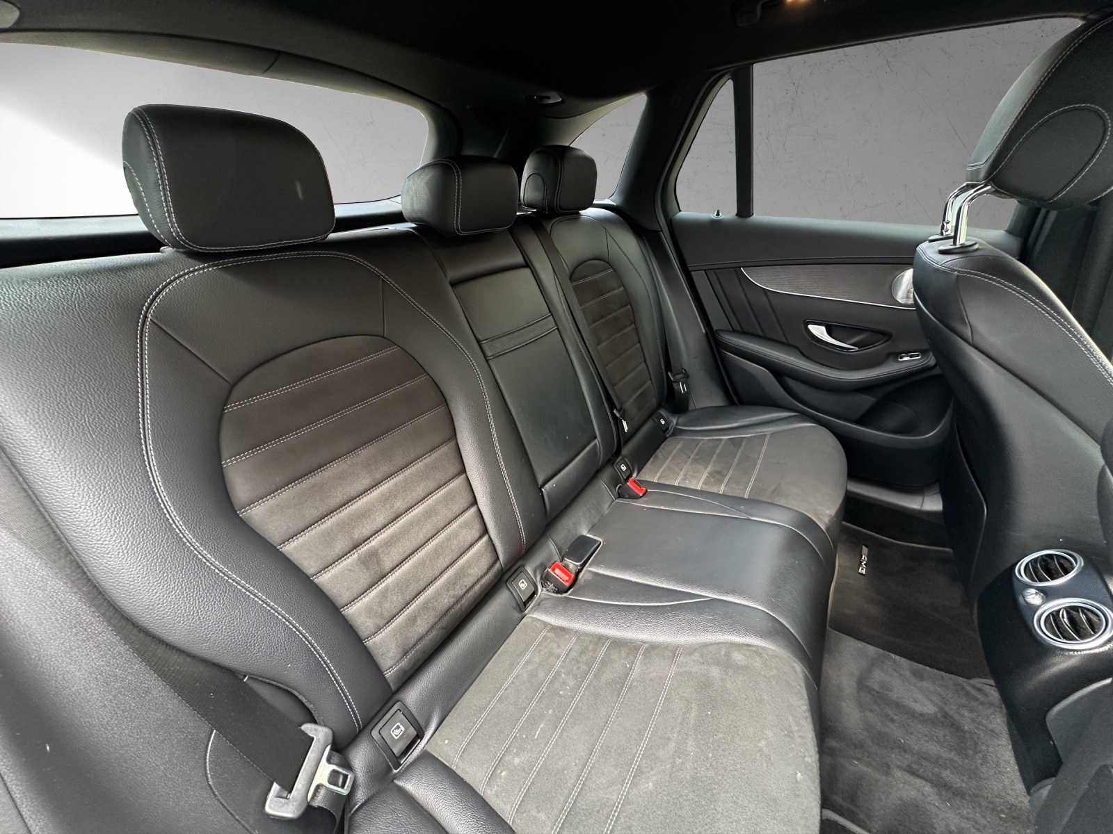 MERCEDES-BENZ GLC 300 d AMG Line 4Matic 9G-Tronic-image-13
