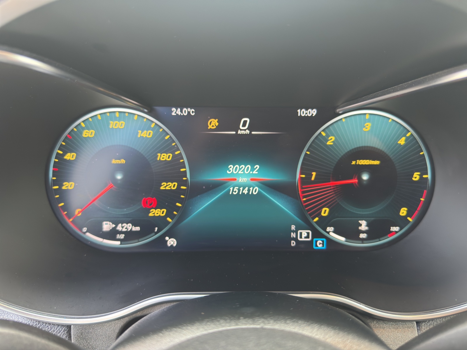 MERCEDES-BENZ GLC 300 d AMG Line 4Matic 9G-Tronic-image-6
