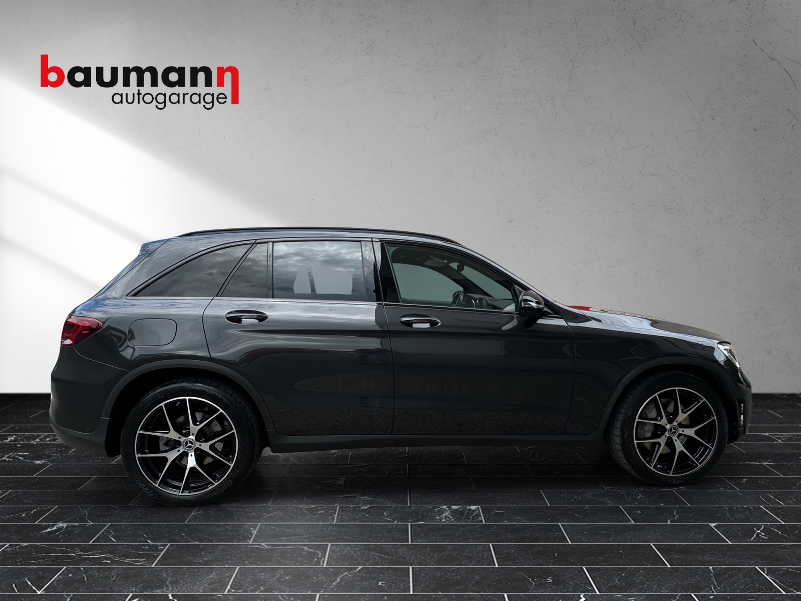 MERCEDES-BENZ GLC 300 d AMG Line 4Matic 9G-Tronic-image-4