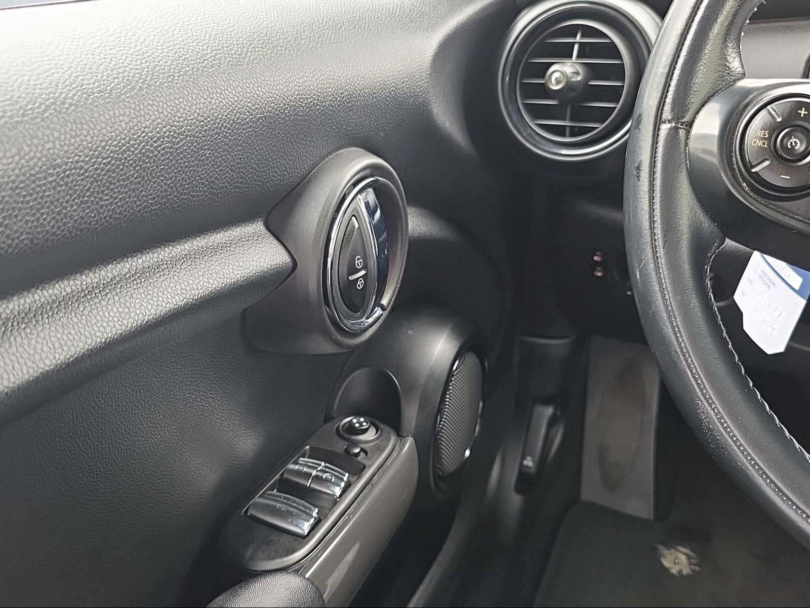 MINI Cabrio F57 1.5i One-image-13
