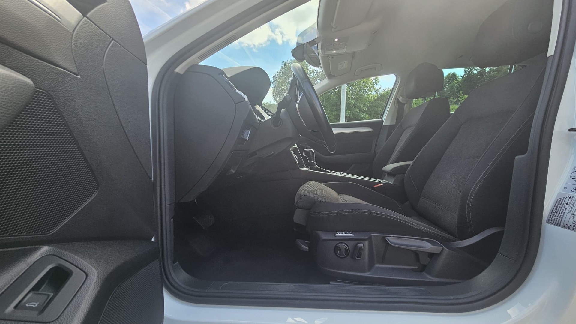 VW Passat Variant 2.0 TDI BMT Comfortline DSG 4Motion-image-9