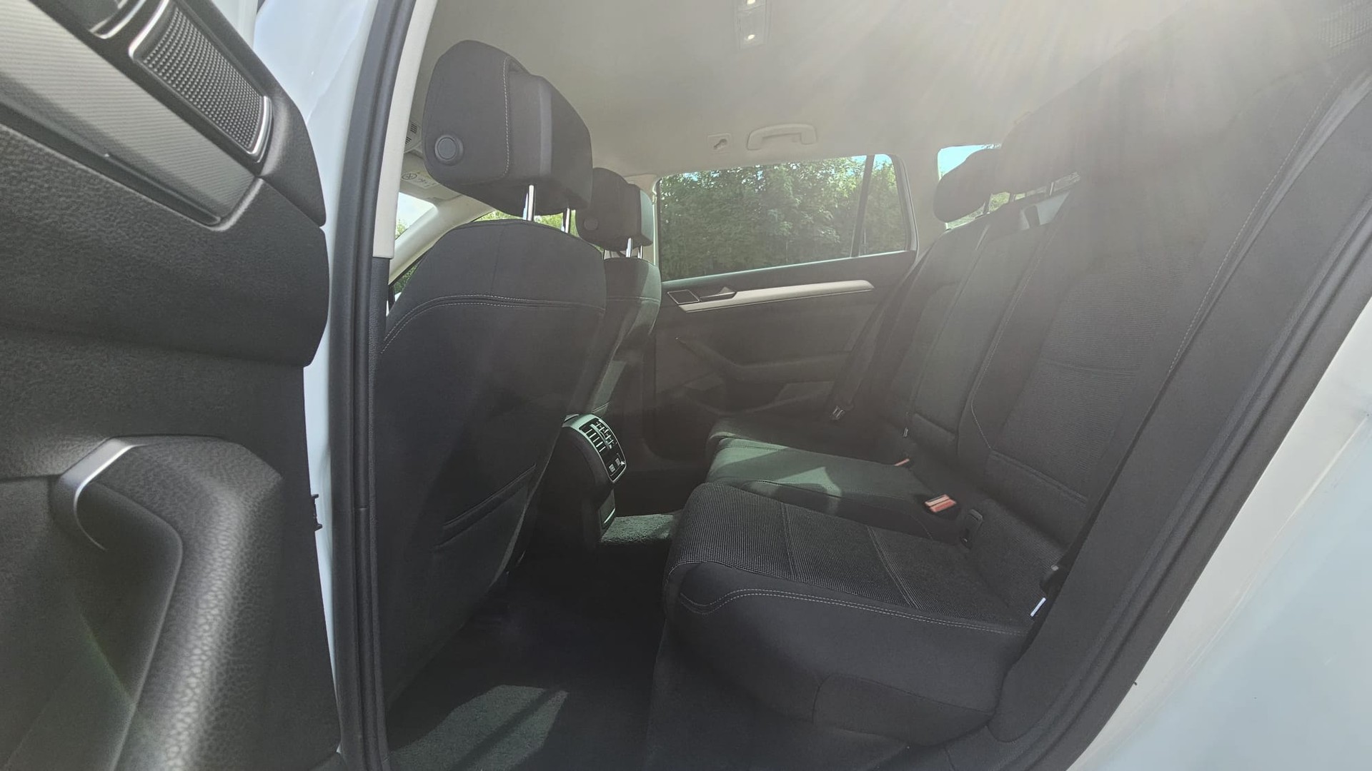 VW Passat Variant 2.0 TDI BMT Comfortline DSG 4Motion-image-10