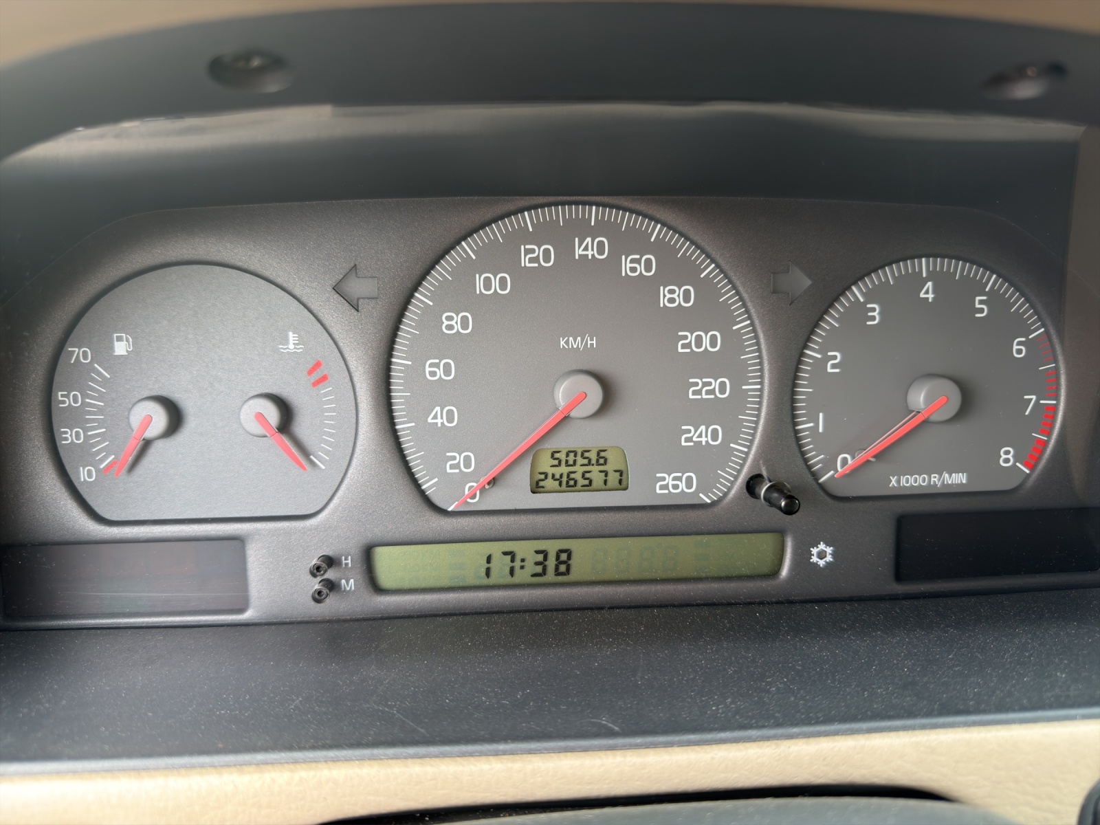 VOLVO V70 2.5 LPT-image-8