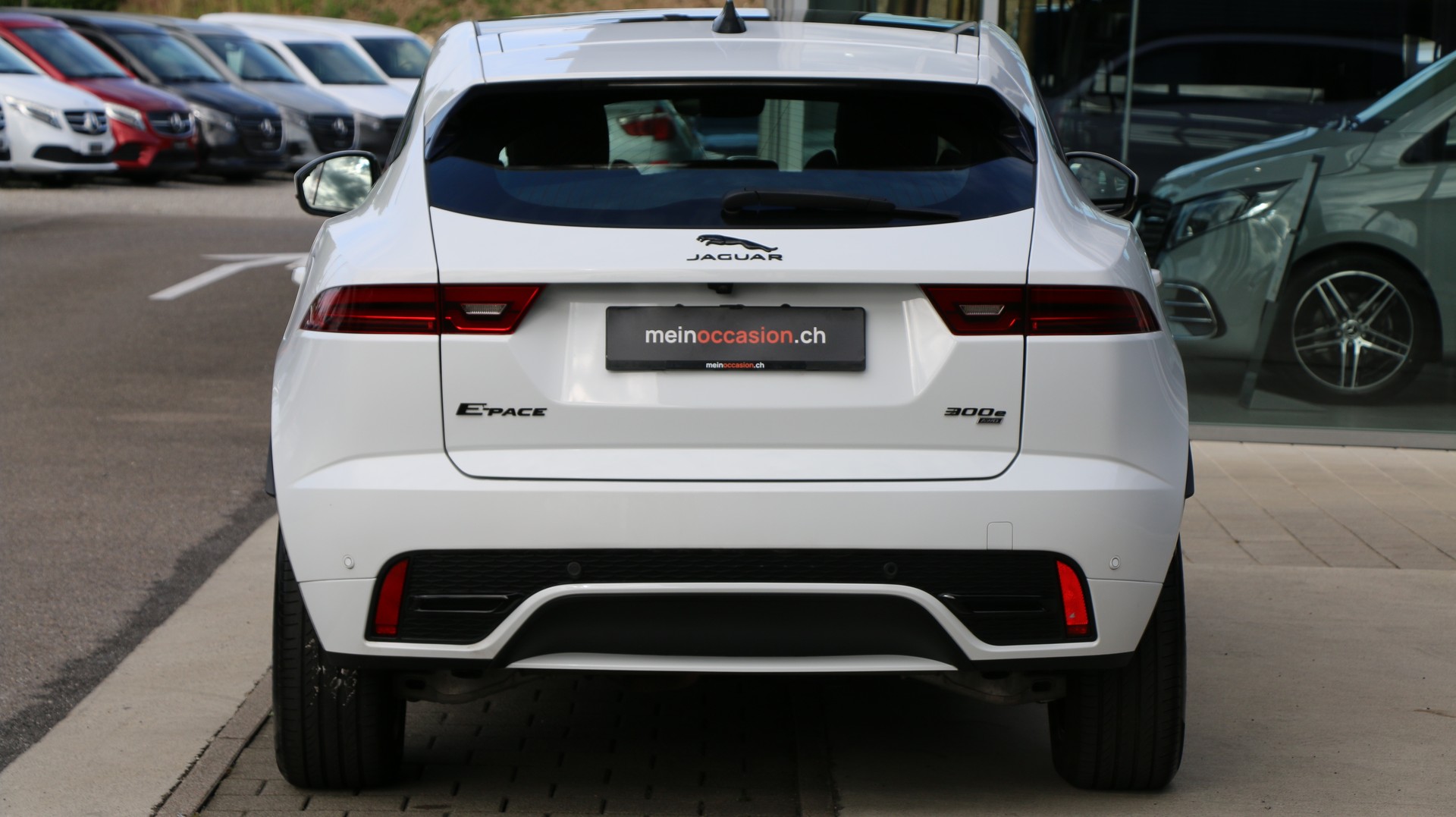 JAGUAR E-Pace 1.5 P300e AWD SE-image-4