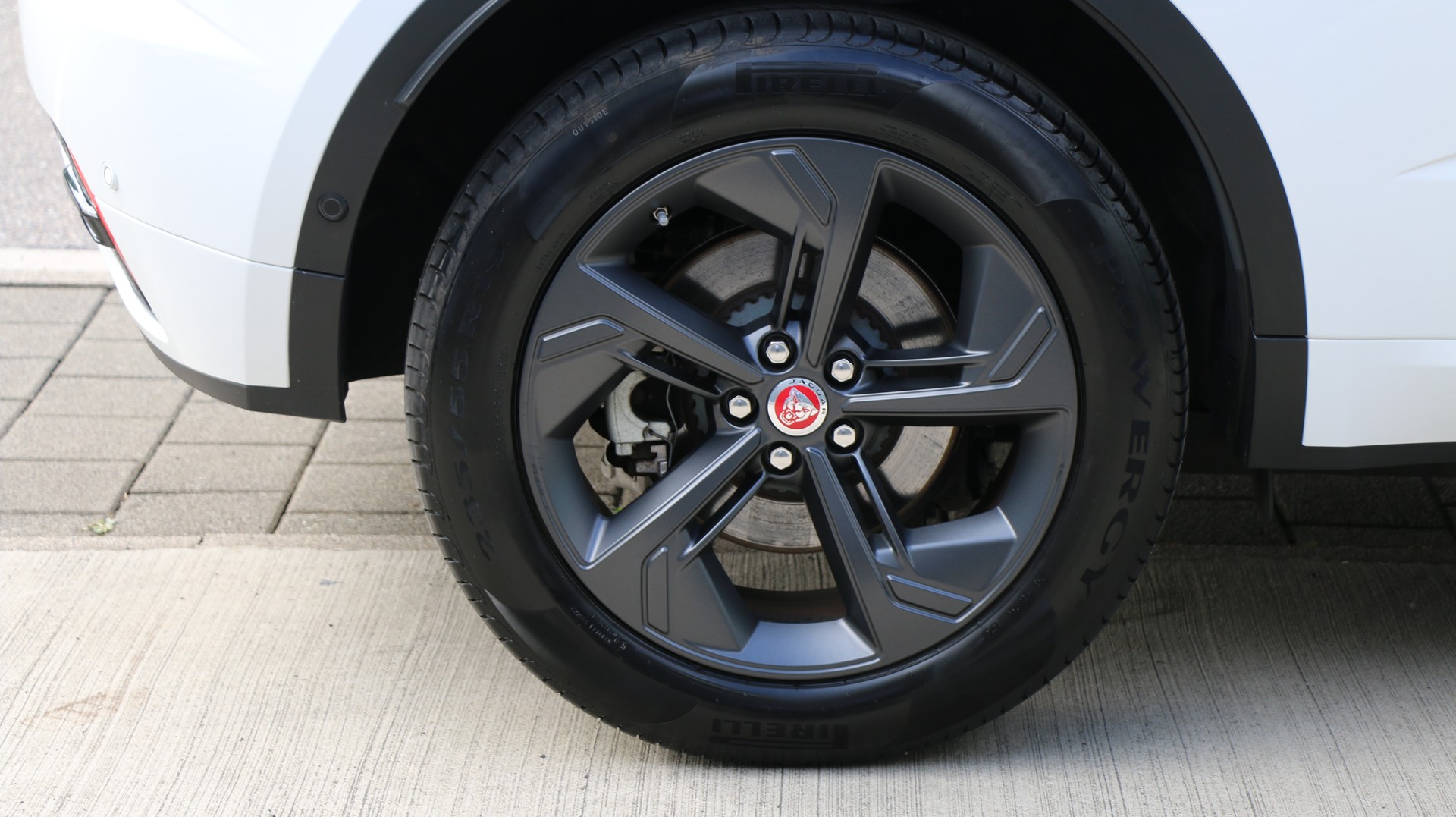 JAGUAR E-Pace 1.5 P300e AWD SE-image-26