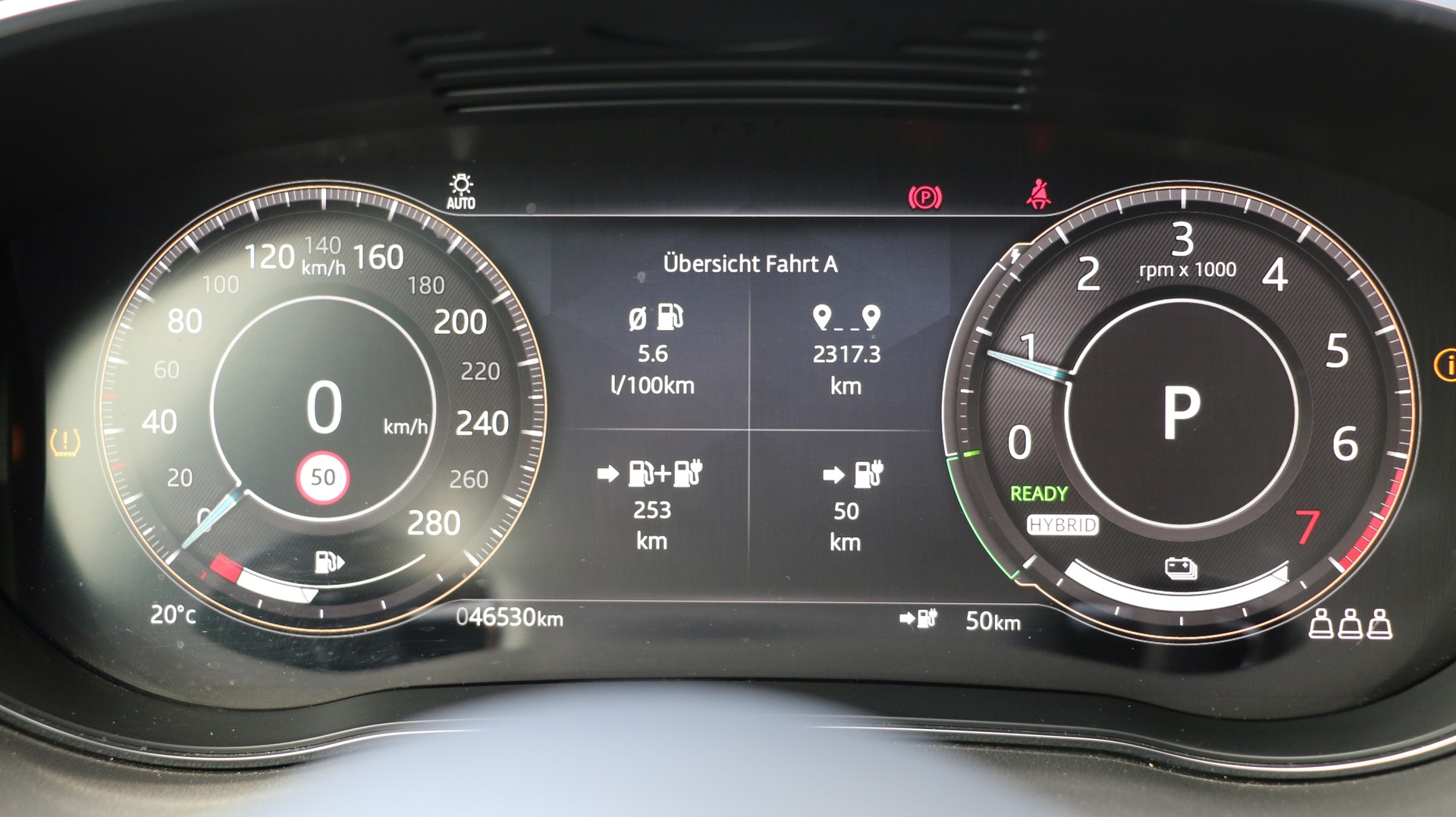 JAGUAR E-Pace 1.5 P300e AWD SE-image-12