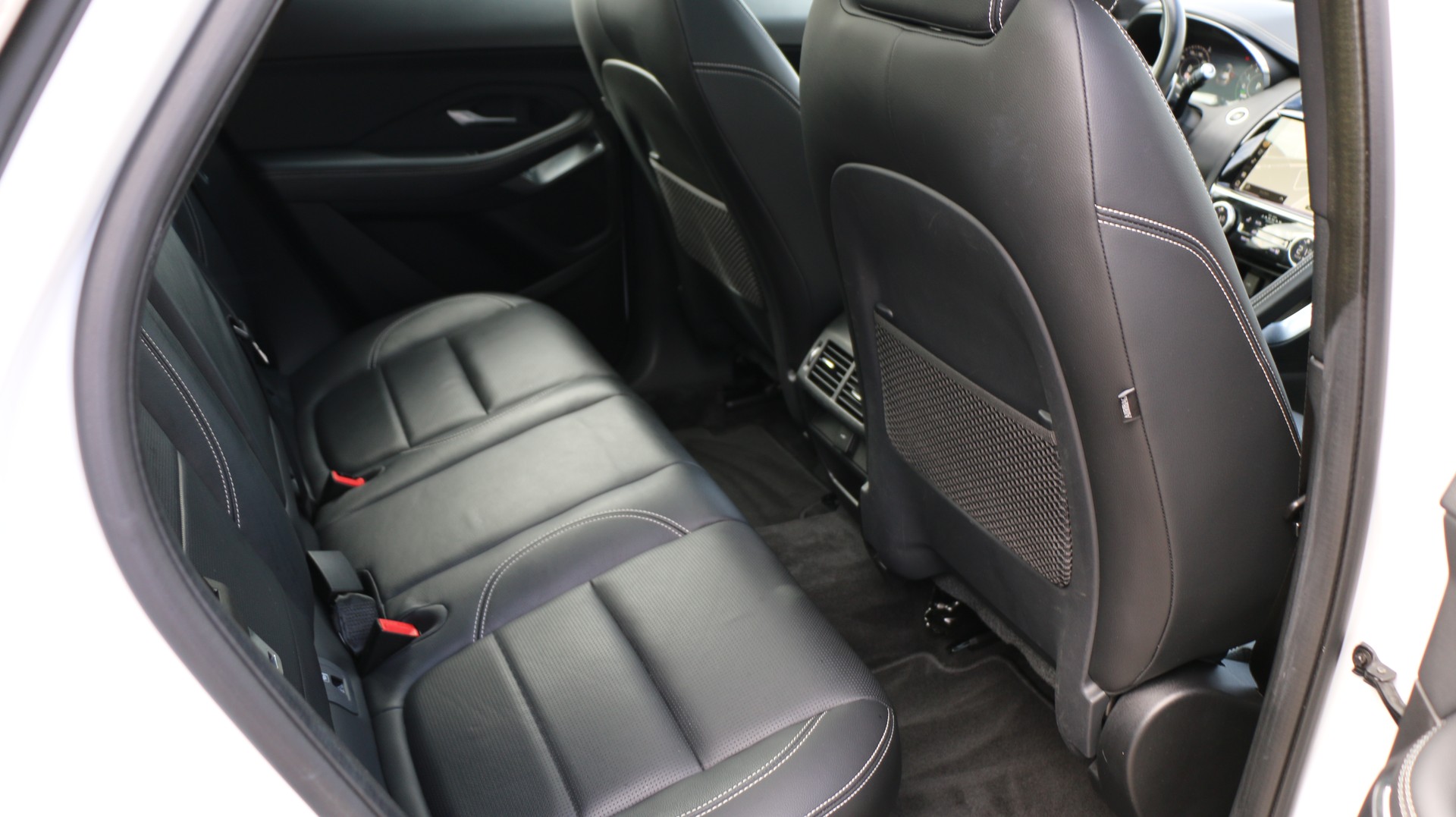 JAGUAR E-Pace 1.5 P300e AWD SE-image-21