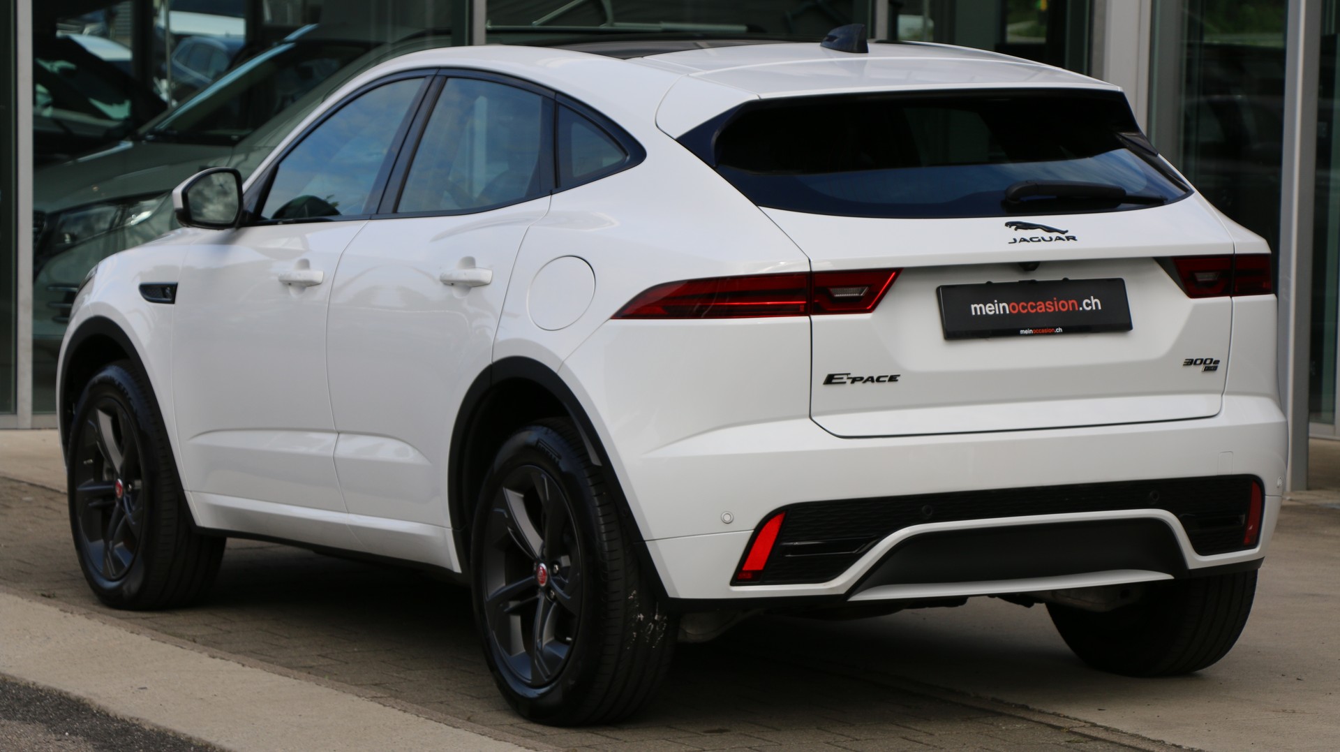 JAGUAR E-Pace 1.5 P300e AWD SE-image-3