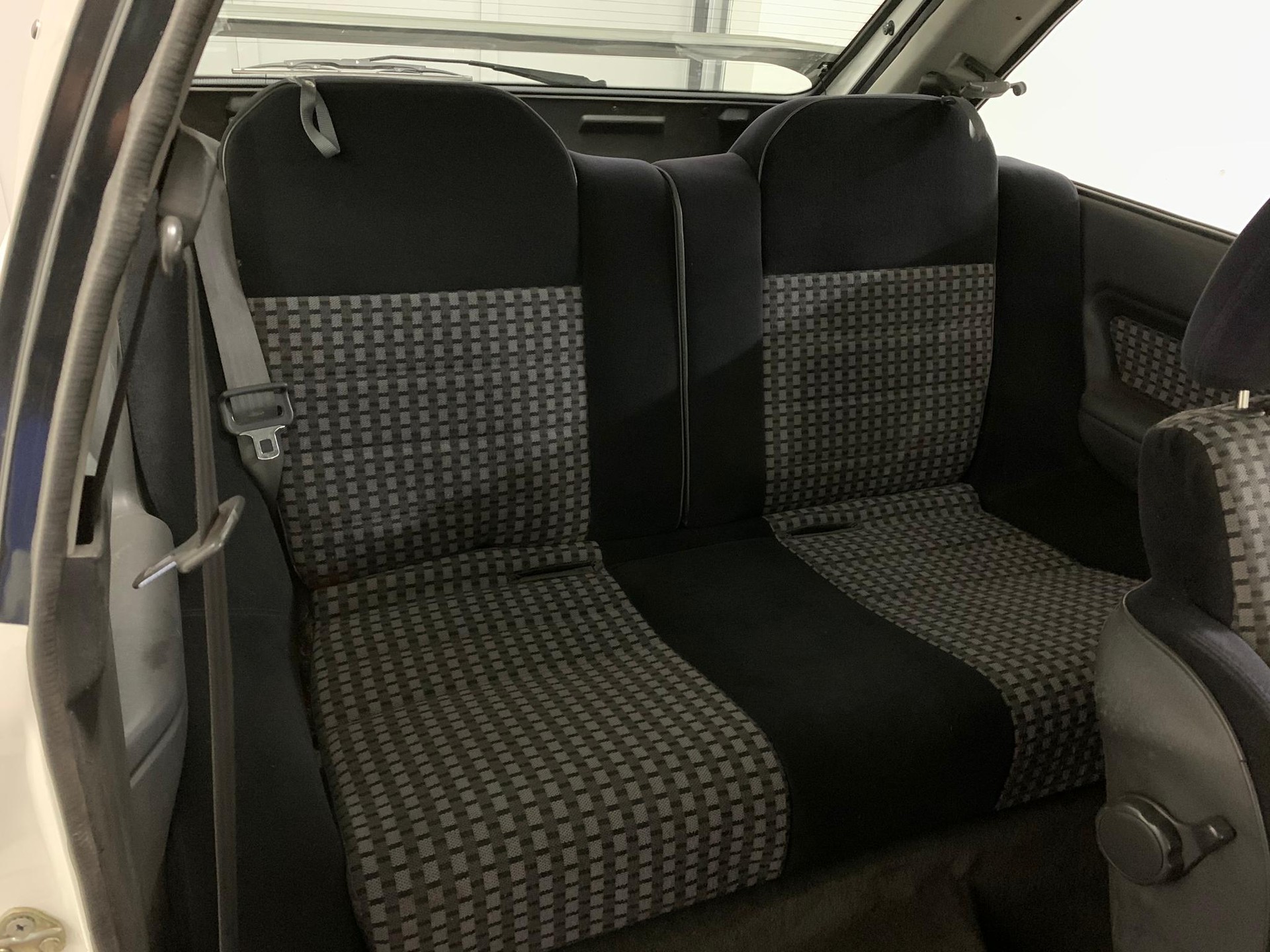 MAZDA 323 1.6i GTX Turbo 4WD-image-3