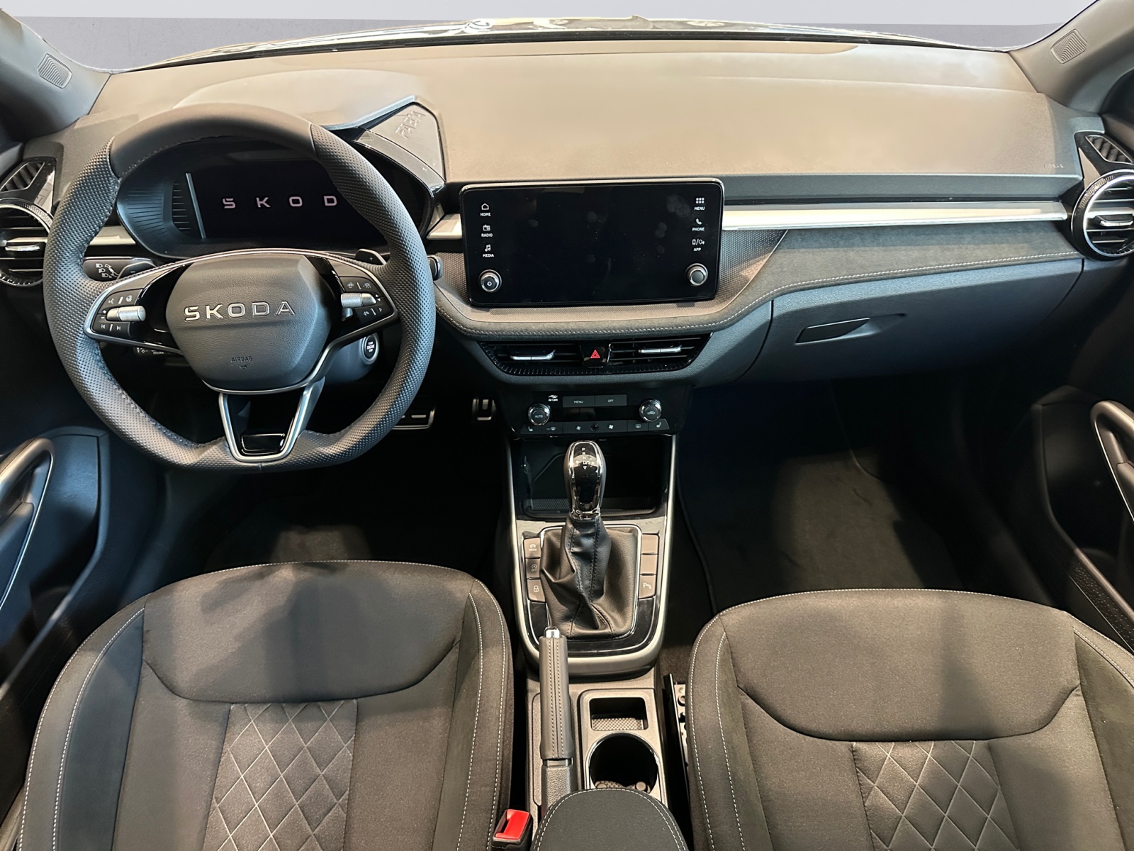 SKODA Fabia 1.0 TSI Dynamic DSG-image-9