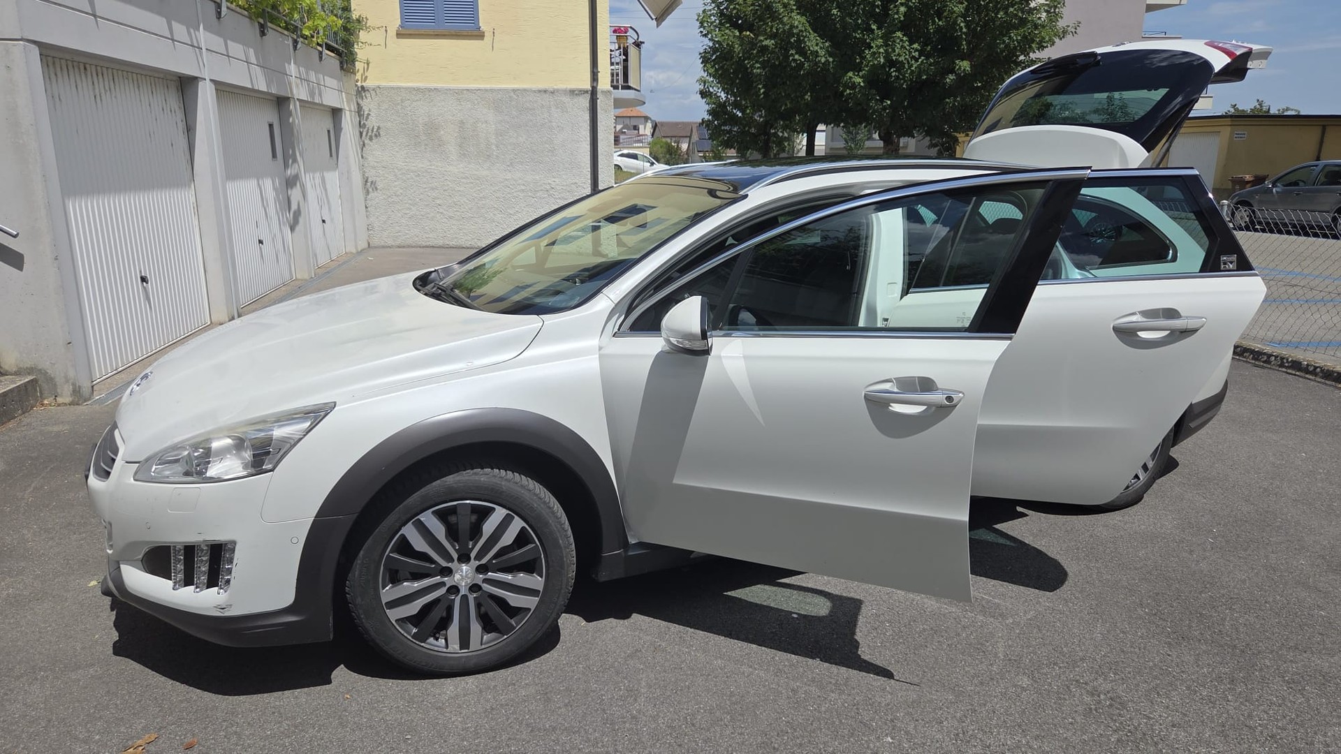 PEUGEOT 2.0 HDi HYbrid4