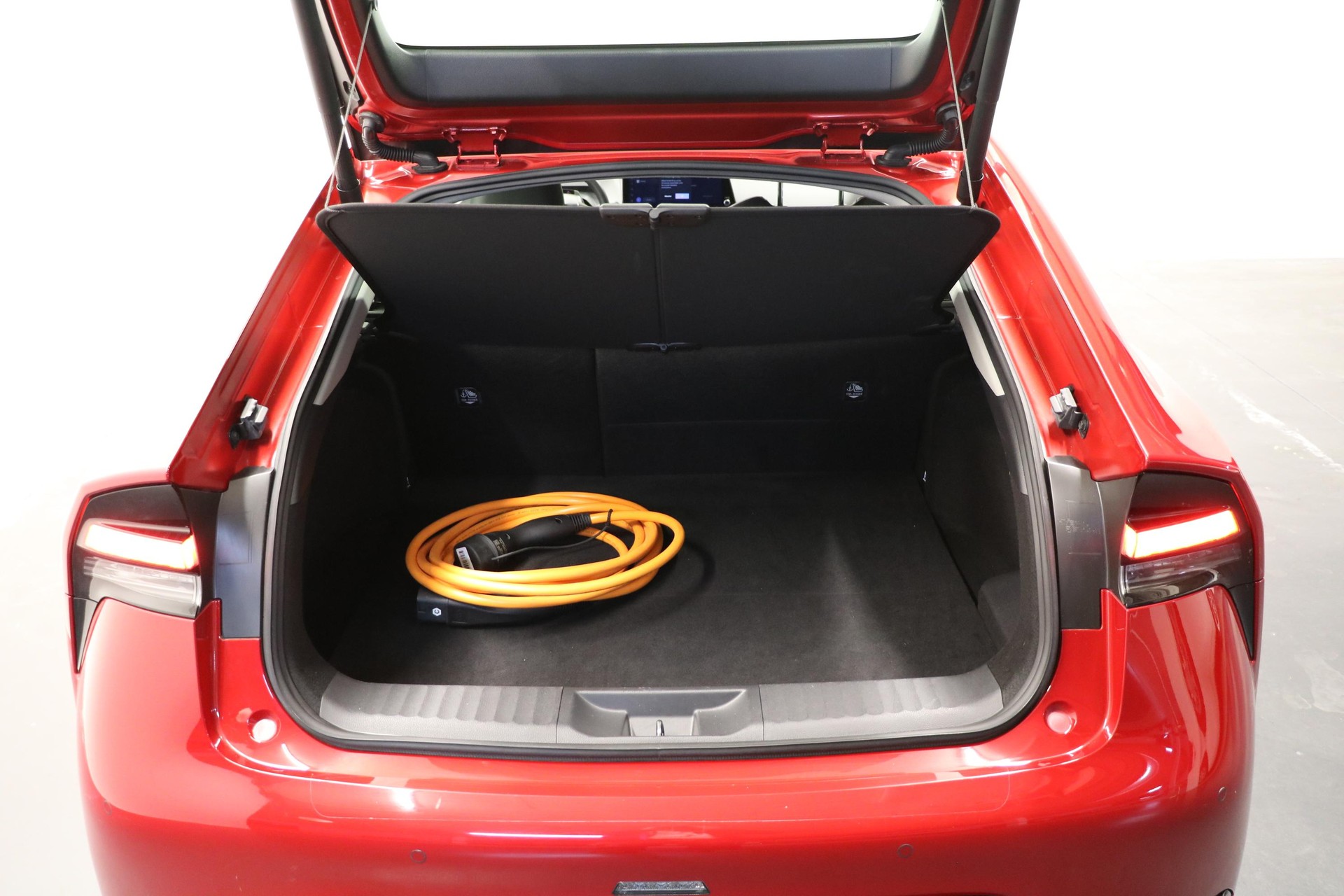 TOYOTA Prius 2.0 Plug-In-Hybrid Premium-image-14