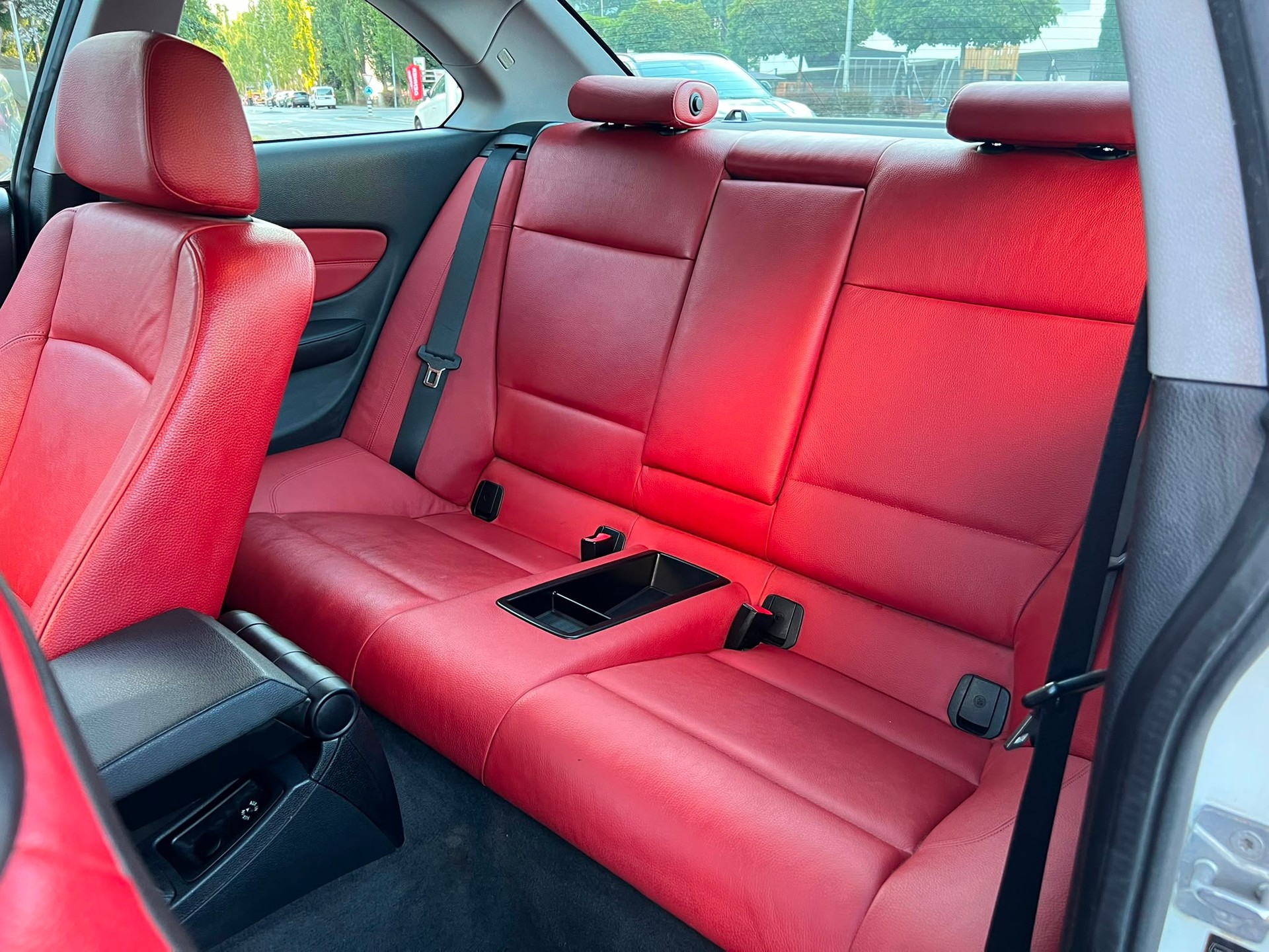 BMW 120i Coupé-image-11