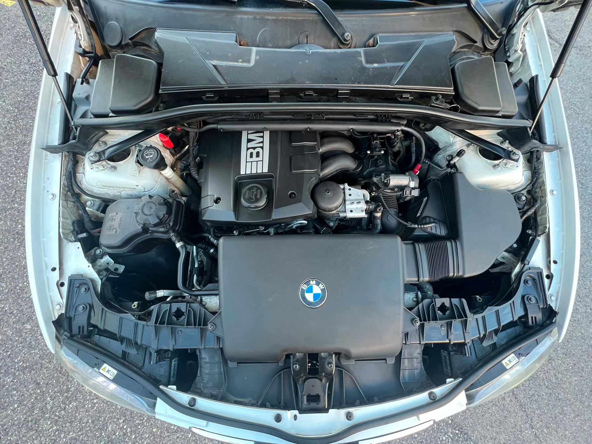 BMW 120i Coupé-image-12
