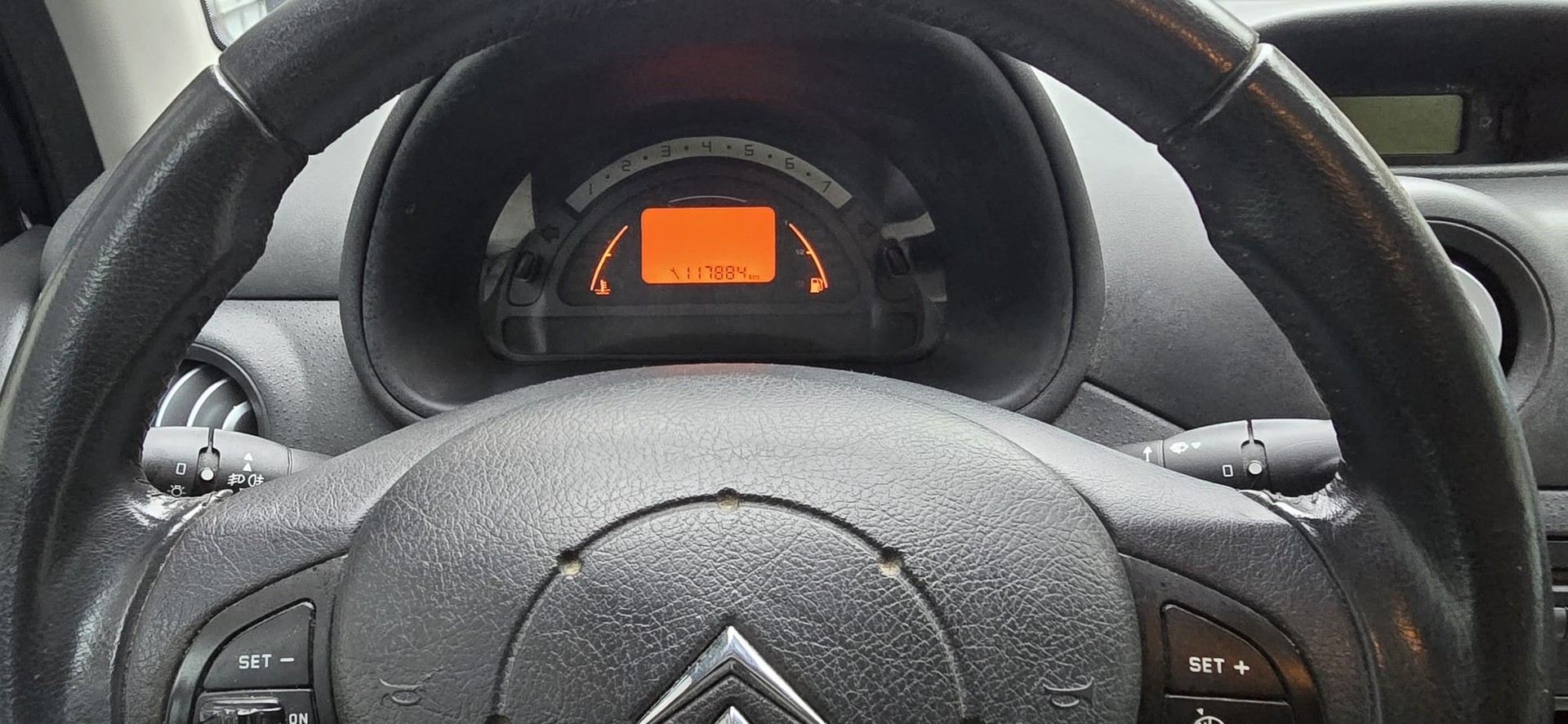 CITROEN C3 1.4i Exclusive-image-8