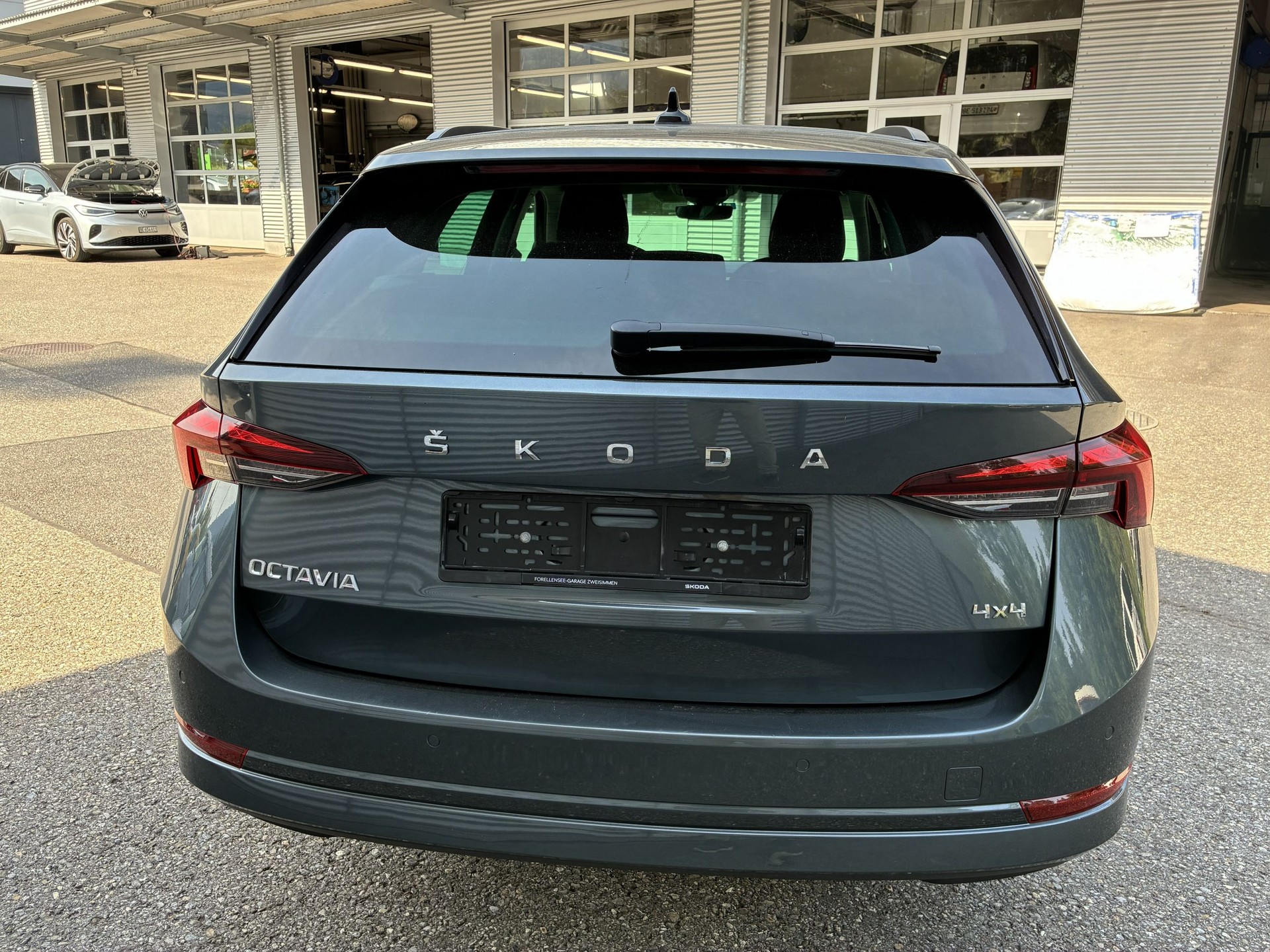 SKODA Octavia Combi 2.0 TDI DSG Ambition 4x4-image-6